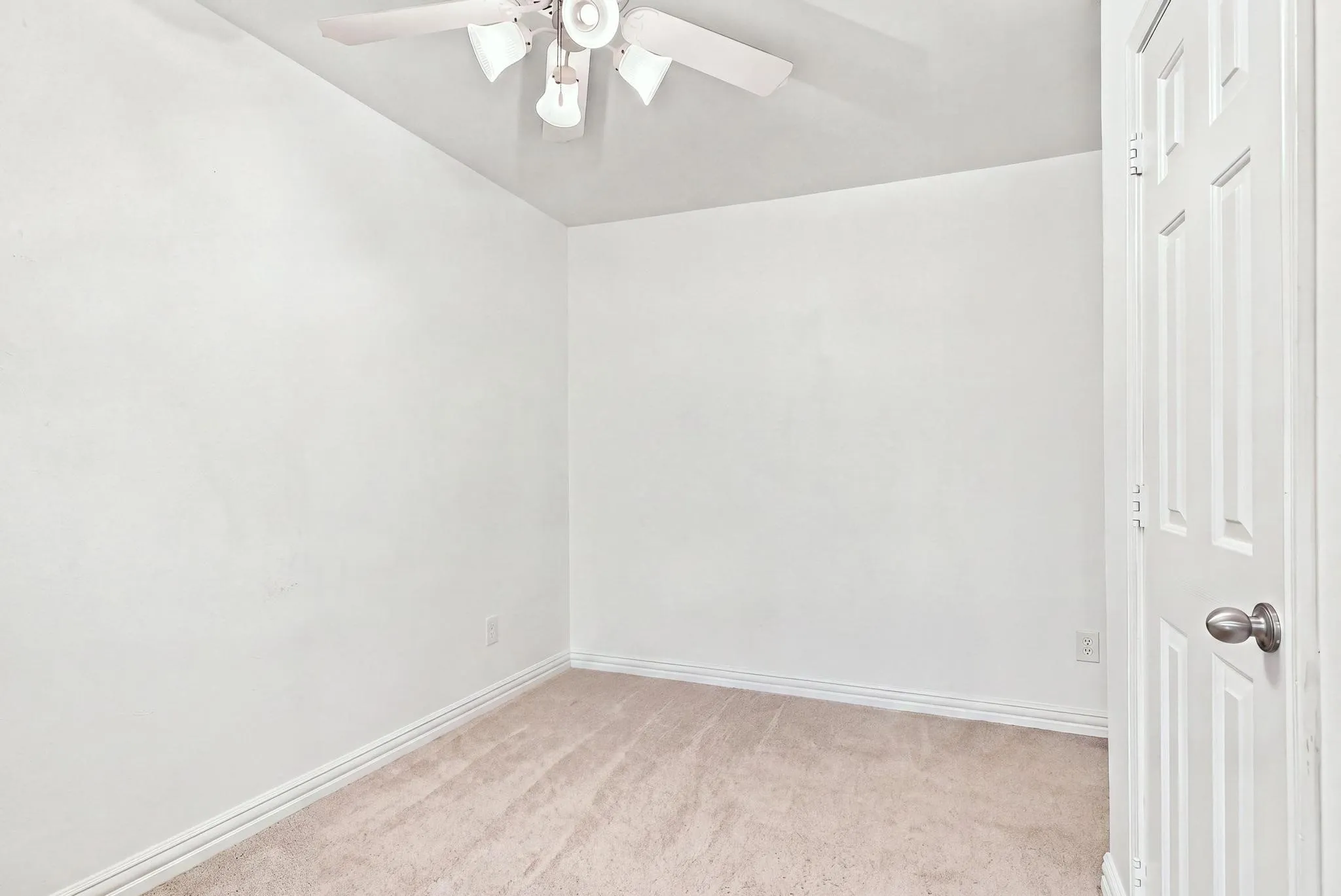 Single Family Residence For Sale in Fannin County , 298 7th Street, Honey Grove, Texas 75446, 3 Bedroom, 2 Bathroom, Garage spaces, 960 Sqft, built in 1950, Price $185,000, mls#21347755, Real Estate Agent in Honey Grove, Homes For Sale in Fannin county, Homes For Sale in Honey Grove, Realtor in Honey Grove Texas, Real Estate Brokerage Independent Realty Texas, Luminita Cordes Realtor