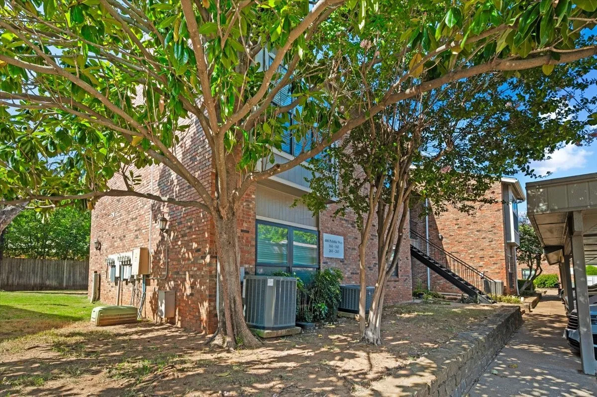 Condominium For Sale in Tarrant County , 400 Pebble Way 161, Arlington, Texas 76006, 2 Bedroom, 1 Bathroom, Garage spaces, 888 Sqft, built in 1983, mls#21359838, Real Estate Agent in Arlington, Homes For Sale in Tarrant county, Homes For Sale in Arlington, Realtor in Arlington Texas, Real Estate Brokerage Independent Realty Texas, Luminita Cordes Realtor