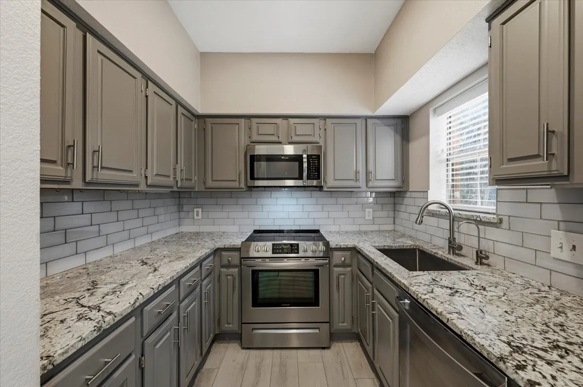 Fabulous updated kitchen! Cook's dream!