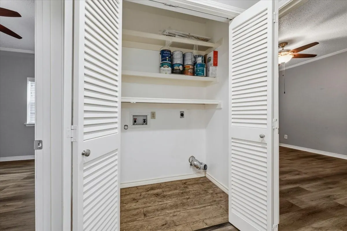 Condominium For Sale in Tarrant County , 400 Pebble Way 161, Arlington, Texas 76006, 2 Bedroom, 1 Bathroom, Garage spaces, 888 Sqft, built in 1983, mls#21359838, Real Estate Agent in Arlington, Homes For Sale in Tarrant county, Homes For Sale in Arlington, Realtor in Arlington Texas, Real Estate Brokerage Independent Realty Texas, Luminita Cordes Realtor