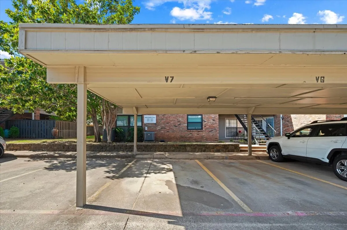 Condominium For Sale in Tarrant County , 400 Pebble Way 161, Arlington, Texas 76006, 2 Bedroom, 1 Bathroom, Garage spaces, 888 Sqft, built in 1983, mls#21359838, Real Estate Agent in Arlington, Homes For Sale in Tarrant county, Homes For Sale in Arlington, Realtor in Arlington Texas, Real Estate Brokerage Independent Realty Texas, Luminita Cordes Realtor