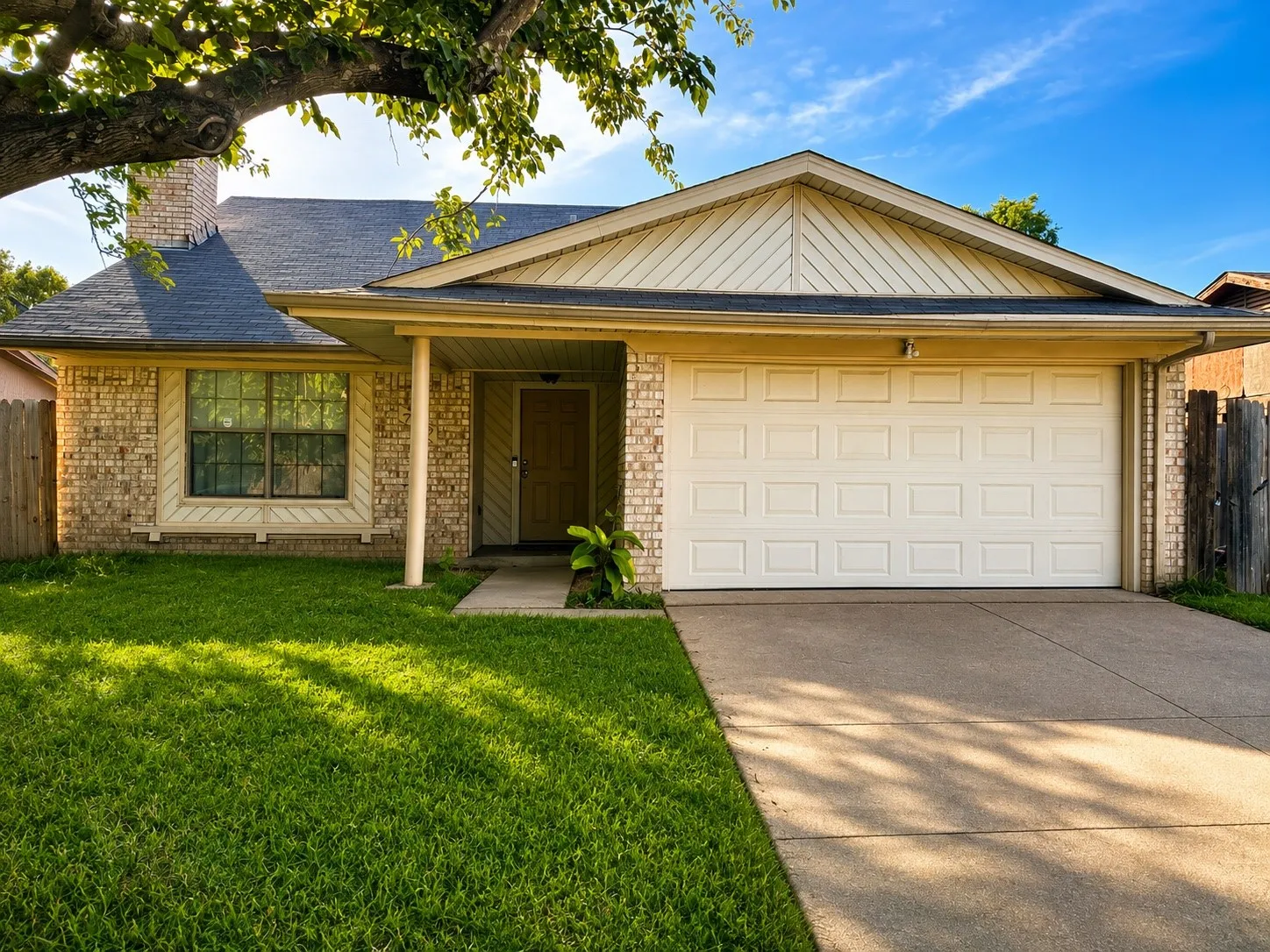 Single Family Residence For Sale in Dallas County , 709 Via Del Rey, Mesquite, Texas 75150, 4 Bedroom, 3 Bathroom, 1 Garage spaces, 1,807 Sqft, built in 1973, Price $195,000, mls#21352999, Real Estate Agent in Mesquite, Homes For Sale in Dallas county, Homes For Sale in Mesquite, Realtor in Mesquite Texas, Real Estate Brokerage Independent Realty Texas, Luminita Cordes Realtor