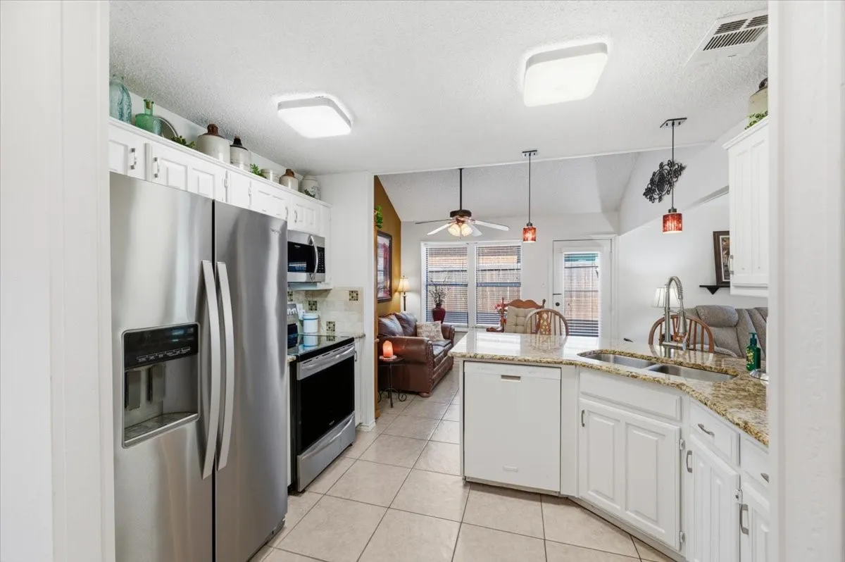 Single Family Residence For Sale in Dallas County , 2118 Artherfield Drive, Carrollton, Texas 75006, 3 Bedroom, 2 Bathroom, 2 Garage spaces, 1,208 Sqft, built in 1983, mls#21359474, Real Estate Agent in Carrollton, Homes For Sale in Dallas county, Homes For Sale in Carrollton, Realtor in Carrollton Texas, Real Estate Brokerage Independent Realty Texas, Luminita Cordes Realtor