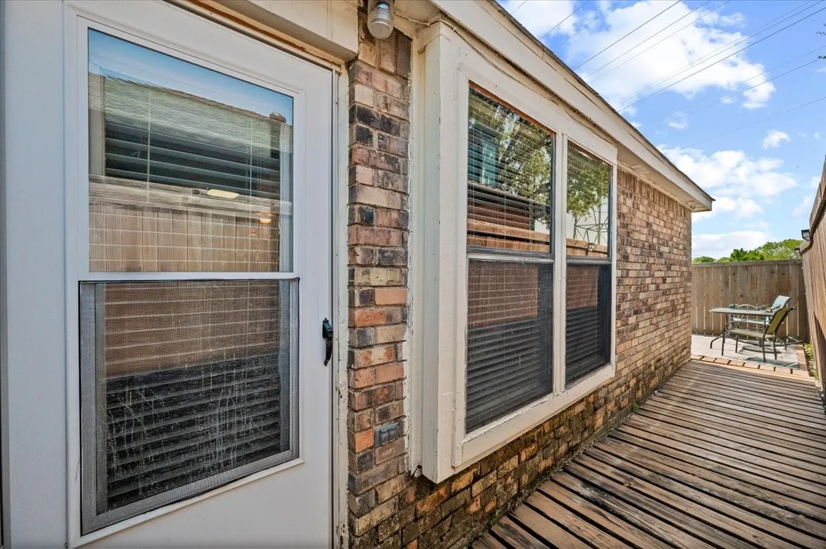 Single Family Residence For Sale in Dallas County , 2118 Artherfield Drive, Carrollton, Texas 75006, 3 Bedroom, 2 Bathroom, 2 Garage spaces, 1,208 Sqft, built in 1983, mls#21359474, Real Estate Agent in Carrollton, Homes For Sale in Dallas county, Homes For Sale in Carrollton, Realtor in Carrollton Texas, Real Estate Brokerage Independent Realty Texas, Luminita Cordes Realtor