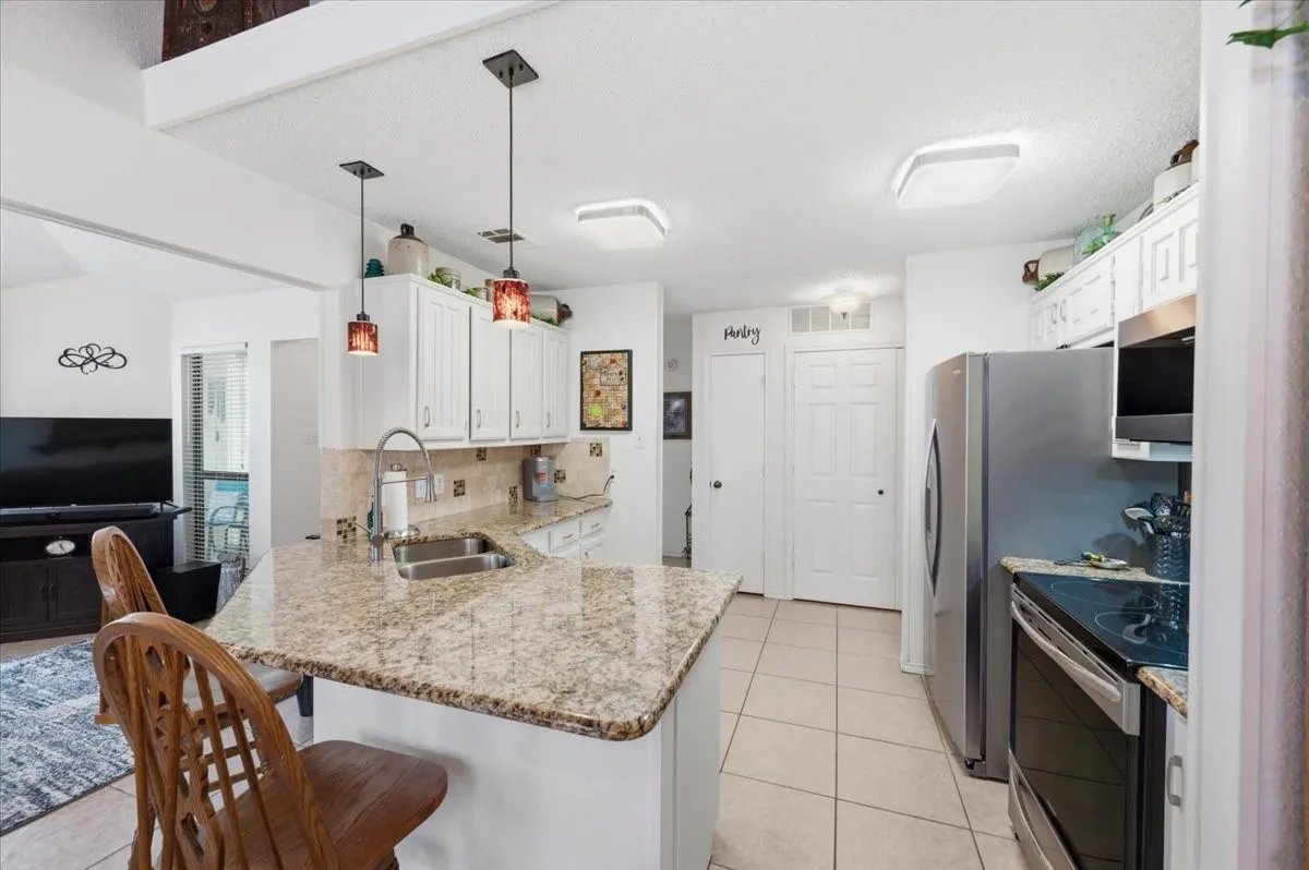 Single Family Residence For Sale in Dallas County , 2118 Artherfield Drive, Carrollton, Texas 75006, 3 Bedroom, 2 Bathroom, 2 Garage spaces, 1,208 Sqft, built in 1983, mls#21359474, Real Estate Agent in Carrollton, Homes For Sale in Dallas county, Homes For Sale in Carrollton, Realtor in Carrollton Texas, Real Estate Brokerage Independent Realty Texas, Luminita Cordes Realtor