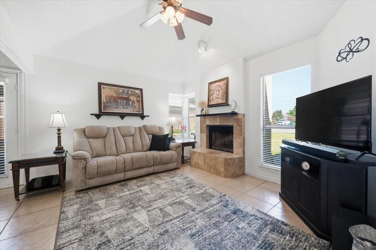 Single Family Residence For Sale in Dallas County , 2118 Artherfield Drive, Carrollton, Texas 75006, 3 Bedroom, 2 Bathroom, 2 Garage spaces, 1,208 Sqft, built in 1983, mls#21359474, Real Estate Agent in Carrollton, Homes For Sale in Dallas county, Homes For Sale in Carrollton, Realtor in Carrollton Texas, Real Estate Brokerage Independent Realty Texas, Luminita Cordes Realtor