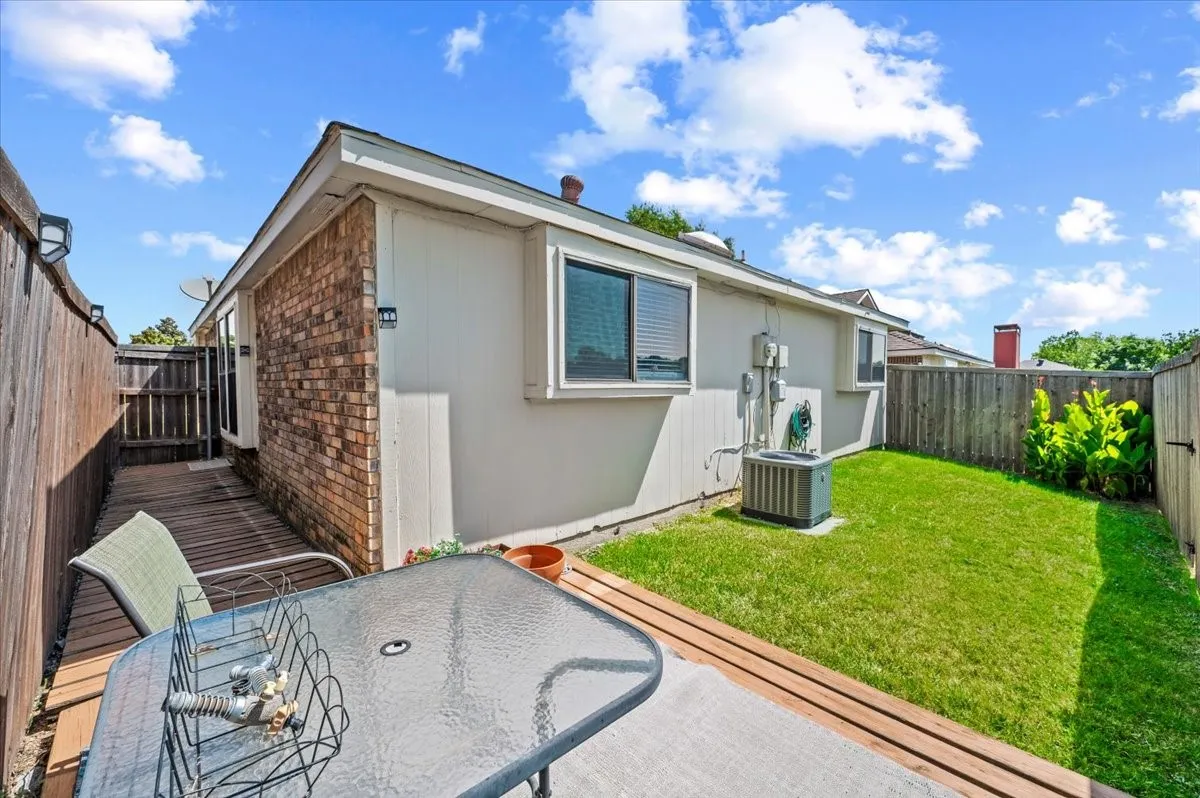 Single Family Residence For Sale in Dallas County , 2118 Artherfield Drive, Carrollton, Texas 75006, 3 Bedroom, 2 Bathroom, 2 Garage spaces, 1,208 Sqft, built in 1983, mls#21359474, Real Estate Agent in Carrollton, Homes For Sale in Dallas county, Homes For Sale in Carrollton, Realtor in Carrollton Texas, Real Estate Brokerage Independent Realty Texas, Luminita Cordes Realtor