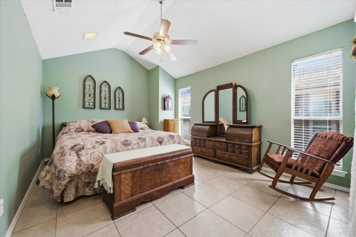 Single Family Residence For Sale in Dallas County , 2118 Artherfield Drive, Carrollton, Texas 75006, 3 Bedroom, 2 Bathroom, 2 Garage spaces, 1,208 Sqft, built in 1983, mls#21359474, Real Estate Agent in Carrollton, Homes For Sale in Dallas county, Homes For Sale in Carrollton, Realtor in Carrollton Texas, Real Estate Brokerage Independent Realty Texas, Luminita Cordes Realtor