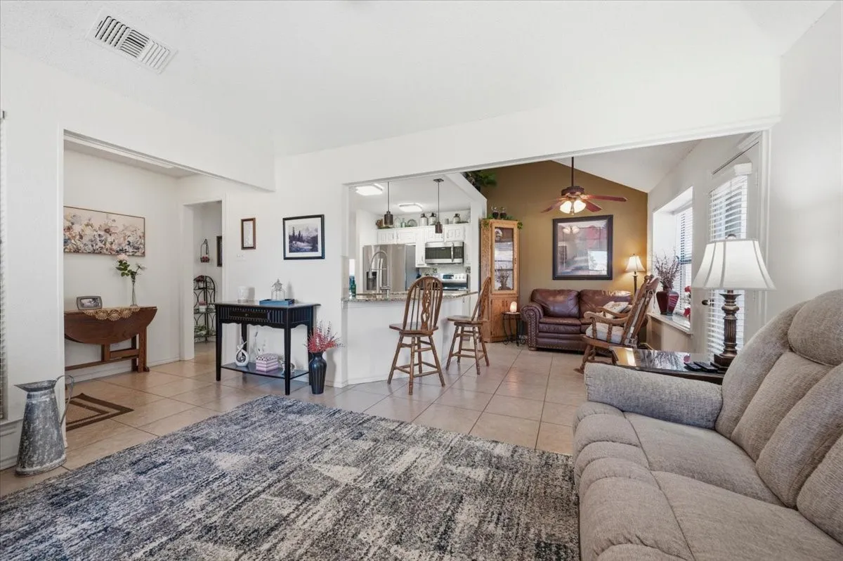 Single Family Residence For Sale in Dallas County , 2118 Artherfield Drive, Carrollton, Texas 75006, 3 Bedroom, 2 Bathroom, 2 Garage spaces, 1,208 Sqft, built in 1983, mls#21359474, Real Estate Agent in Carrollton, Homes For Sale in Dallas county, Homes For Sale in Carrollton, Realtor in Carrollton Texas, Real Estate Brokerage Independent Realty Texas, Luminita Cordes Realtor