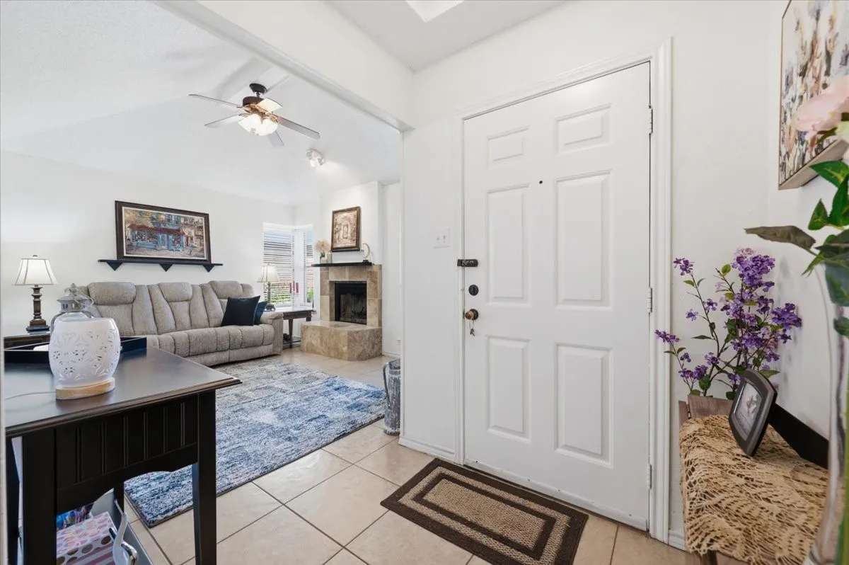 Single Family Residence For Sale in Dallas County , 2118 Artherfield Drive, Carrollton, Texas 75006, 3 Bedroom, 2 Bathroom, 2 Garage spaces, 1,208 Sqft, built in 1983, mls#21359474, Real Estate Agent in Carrollton, Homes For Sale in Dallas county, Homes For Sale in Carrollton, Realtor in Carrollton Texas, Real Estate Brokerage Independent Realty Texas, Luminita Cordes Realtor