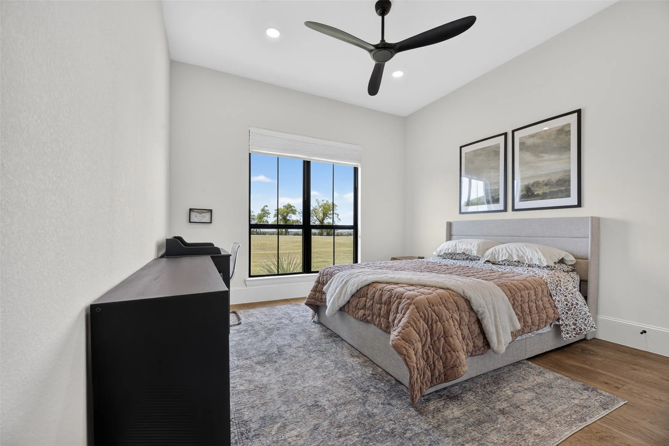 Vaulted ceiling with recessed lighting and a modern ceiling fan