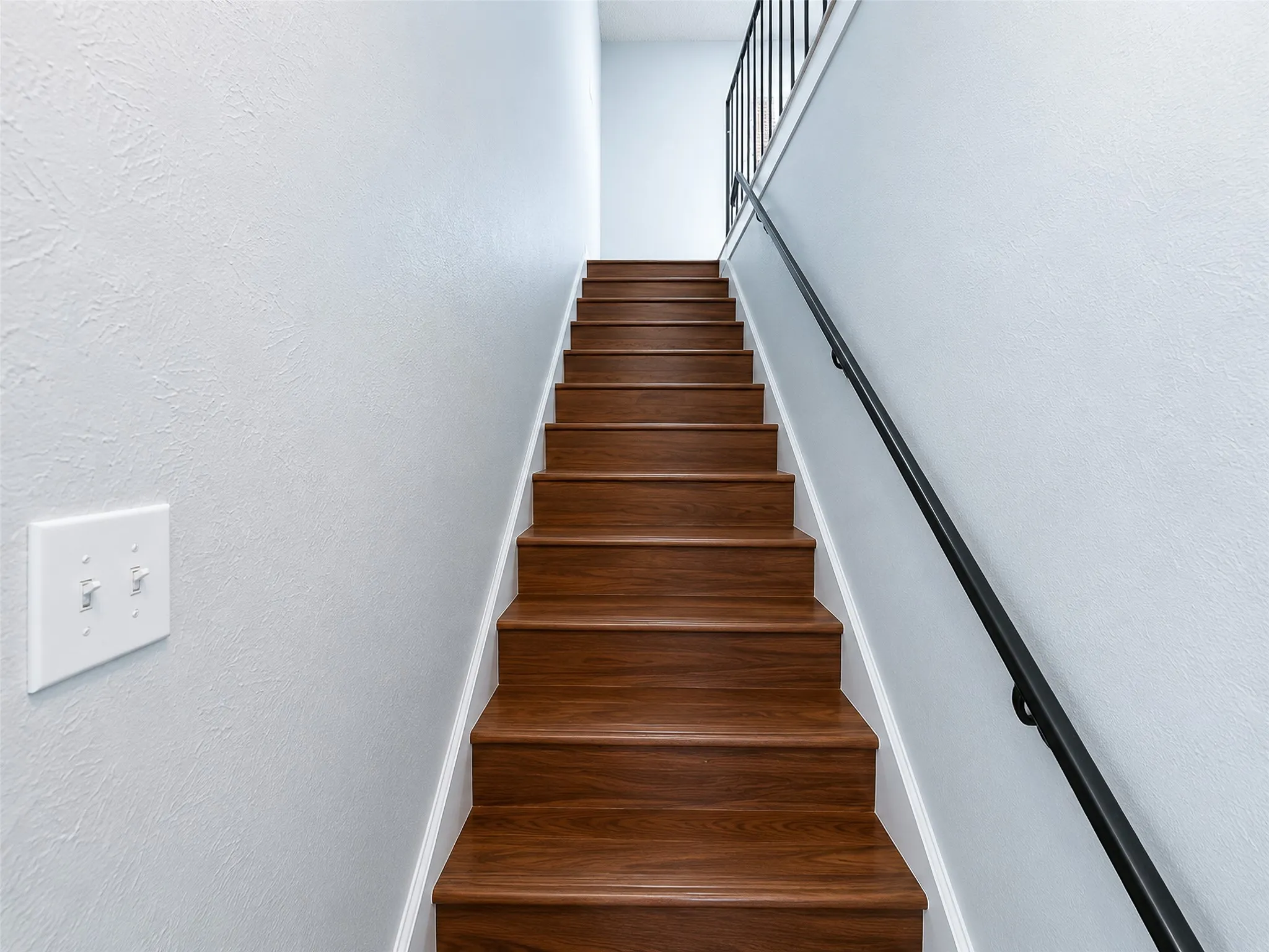Condominium For Sale in Dallas County , 721 Lee Street 11, Mesquite, Texas 75149, 1 Bedroom, 1 Bathroom, Garage spaces, 800 Sqft, built in 1983, Price $119,900, mls#21360678, Real Estate Agent in Mesquite, Homes For Sale in Dallas county, Homes For Sale in Mesquite, Realtor in Mesquite Texas, Real Estate Brokerage Independent Realty Texas, Luminita Cordes Realtor