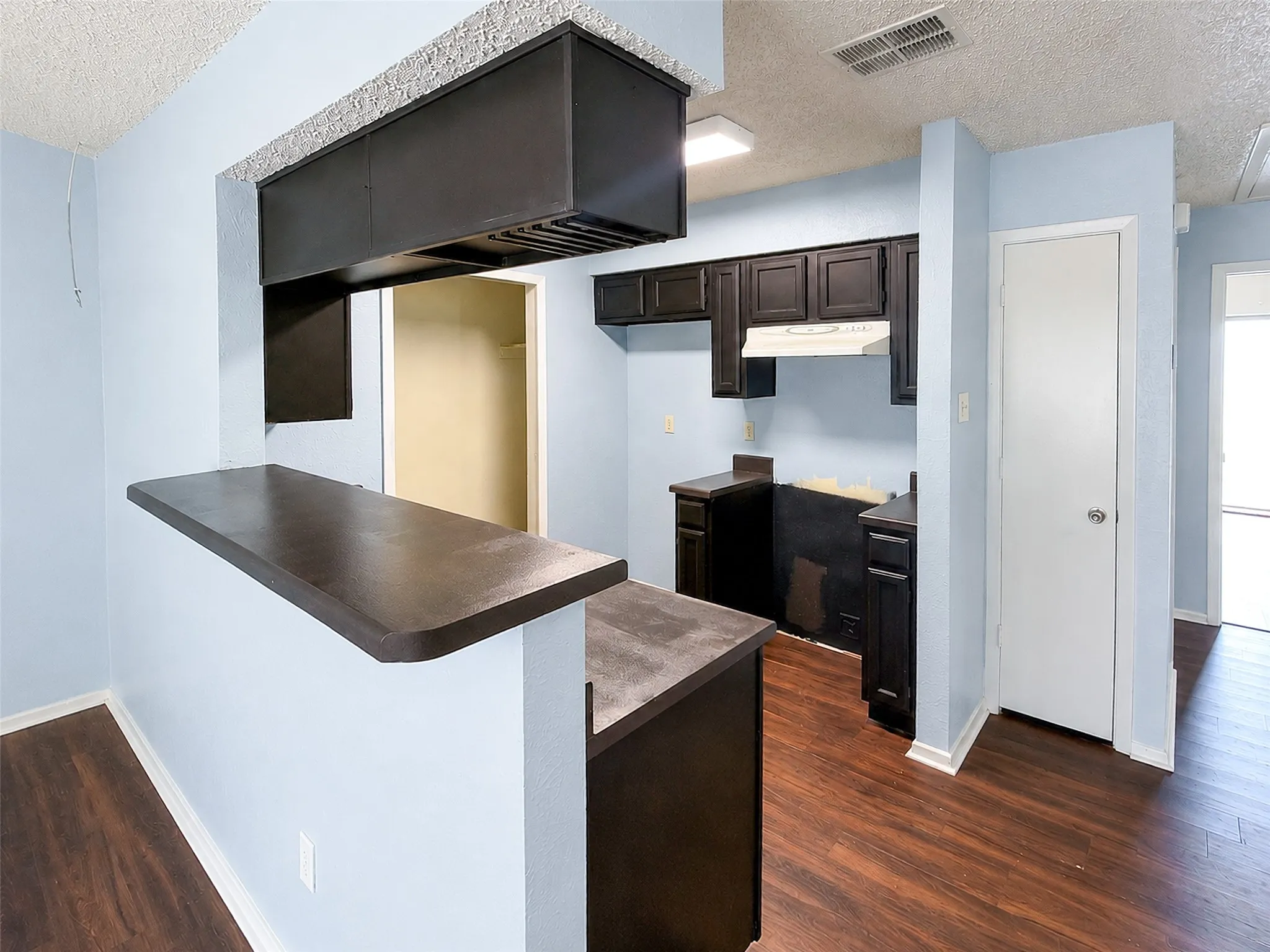 Condominium For Sale in Dallas County , 721 Lee Street 11, Mesquite, Texas 75149, 1 Bedroom, 1 Bathroom, Garage spaces, 800 Sqft, built in 1983, Price $119,900, mls#21360678, Real Estate Agent in Mesquite, Homes For Sale in Dallas county, Homes For Sale in Mesquite, Realtor in Mesquite Texas, Real Estate Brokerage Independent Realty Texas, Luminita Cordes Realtor