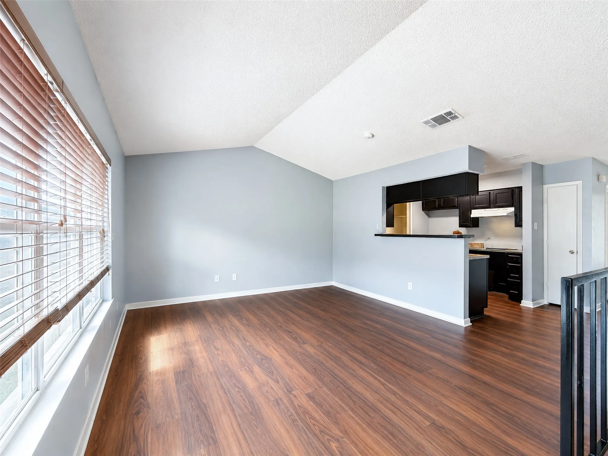 Condominium For Sale in Dallas County , 721 Lee Street 11, Mesquite, Texas 75149, 1 Bedroom, 1 Bathroom, Garage spaces, 800 Sqft, built in 1983, Price $119,900, mls#21360678, Real Estate Agent in Mesquite, Homes For Sale in Dallas county, Homes For Sale in Mesquite, Realtor in Mesquite Texas, Real Estate Brokerage Independent Realty Texas, Luminita Cordes Realtor