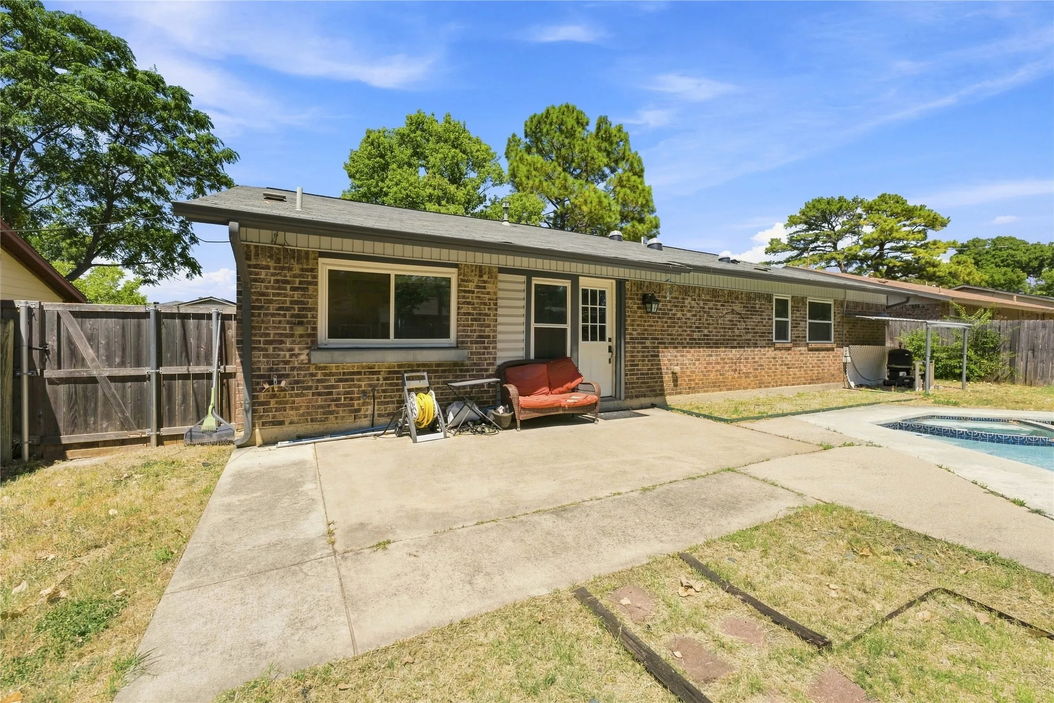 Single Family Residence For Sale in Tarrant County , 1912 Westover Drive, Arlington, Texas 76015, 4 Bedroom, 2 Bathroom, 2 Garage spaces, 1,201 Sqft, built in 1972, mls#21359622, Real Estate Agent in Arlington, Homes For Sale in Tarrant county, Homes For Sale in Arlington, Realtor in Arlington Texas, Real Estate Brokerage Independent Realty Texas, Luminita Cordes Realtor