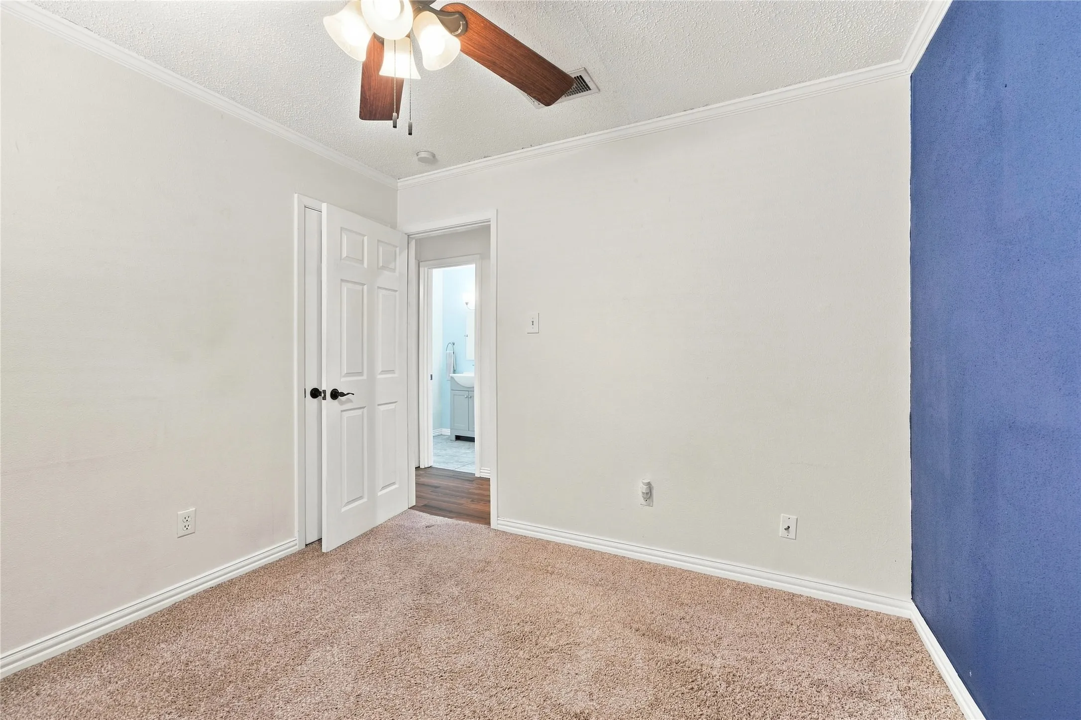 Single Family Residence For Sale in Tarrant County , 1912 Westover Drive, Arlington, Texas 76015, 4 Bedroom, 2 Bathroom, 2 Garage spaces, 1,201 Sqft, built in 1972, mls#21359622, Real Estate Agent in Arlington, Homes For Sale in Tarrant county, Homes For Sale in Arlington, Realtor in Arlington Texas, Real Estate Brokerage Independent Realty Texas, Luminita Cordes Realtor