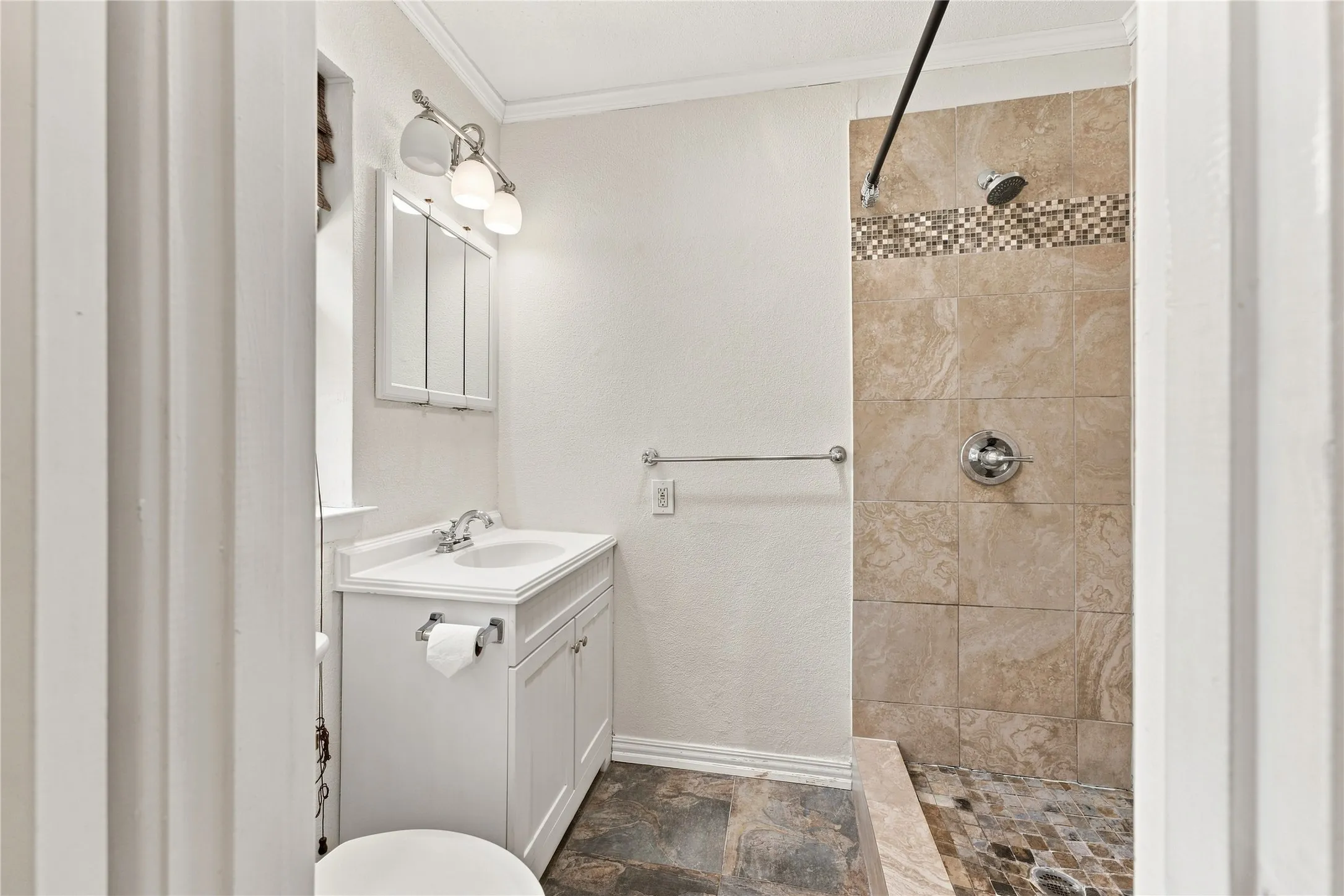 Single Family Residence For Sale in Tarrant County , 1912 Westover Drive, Arlington, Texas 76015, 4 Bedroom, 2 Bathroom, 2 Garage spaces, 1,201 Sqft, built in 1972, mls#21359622, Real Estate Agent in Arlington, Homes For Sale in Tarrant county, Homes For Sale in Arlington, Realtor in Arlington Texas, Real Estate Brokerage Independent Realty Texas, Luminita Cordes Realtor