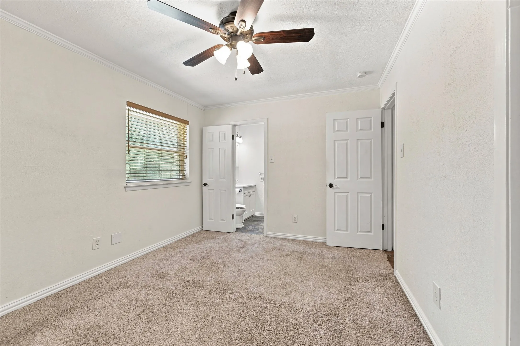 Single Family Residence For Sale in Tarrant County , 1912 Westover Drive, Arlington, Texas 76015, 4 Bedroom, 2 Bathroom, 2 Garage spaces, 1,201 Sqft, built in 1972, mls#21359622, Real Estate Agent in Arlington, Homes For Sale in Tarrant county, Homes For Sale in Arlington, Realtor in Arlington Texas, Real Estate Brokerage Independent Realty Texas, Luminita Cordes Realtor