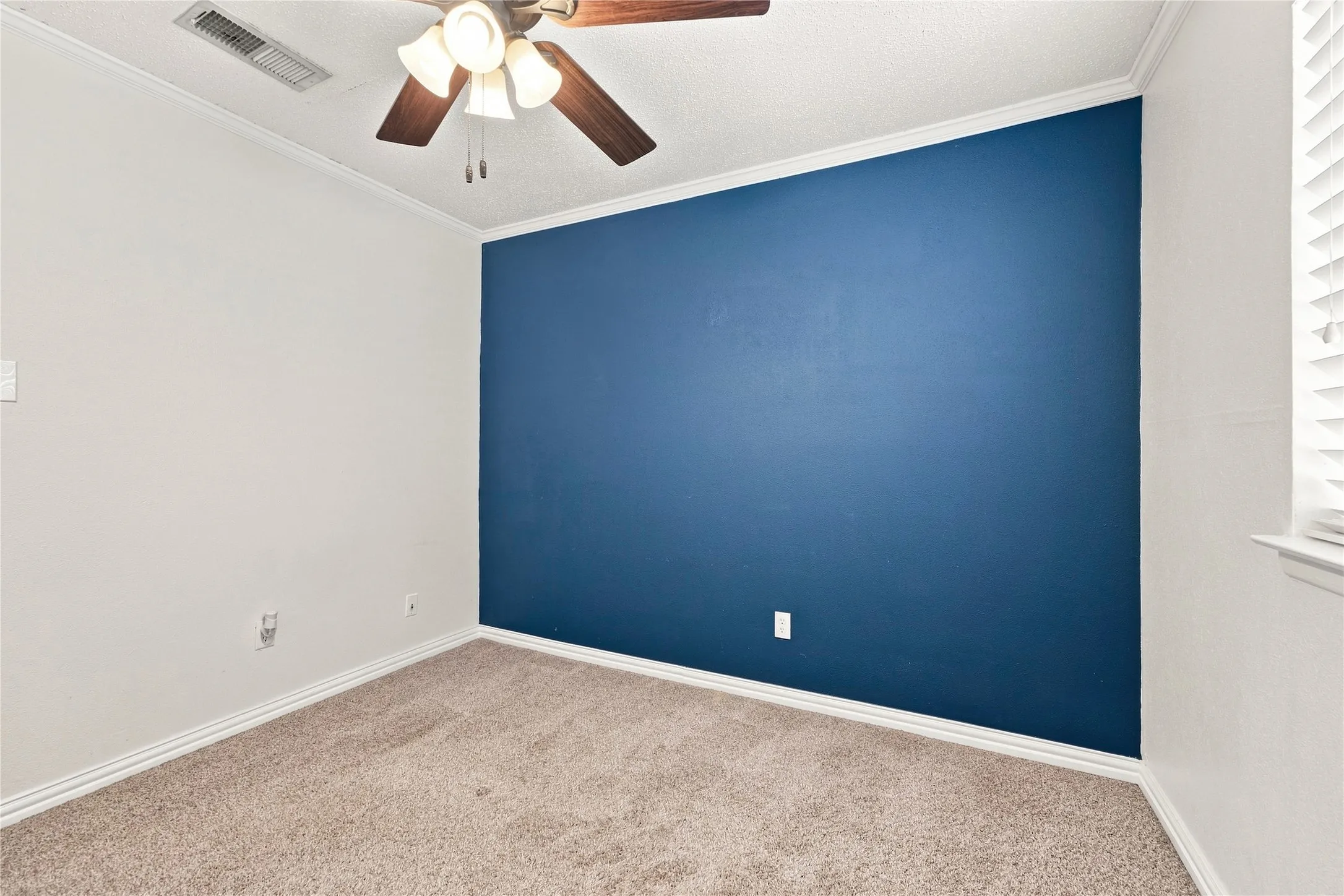 Single Family Residence For Sale in Tarrant County , 1912 Westover Drive, Arlington, Texas 76015, 4 Bedroom, 2 Bathroom, 2 Garage spaces, 1,201 Sqft, built in 1972, mls#21359622, Real Estate Agent in Arlington, Homes For Sale in Tarrant county, Homes For Sale in Arlington, Realtor in Arlington Texas, Real Estate Brokerage Independent Realty Texas, Luminita Cordes Realtor