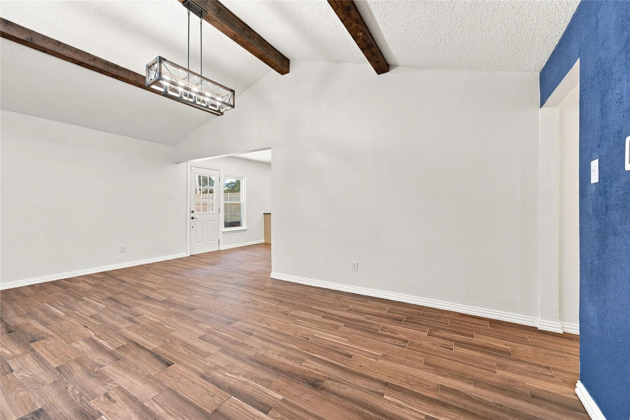 Single Family Residence For Sale in Tarrant County , 1912 Westover Drive, Arlington, Texas 76015, 4 Bedroom, 2 Bathroom, 2 Garage spaces, 1,201 Sqft, built in 1972, mls#21359622, Real Estate Agent in Arlington, Homes For Sale in Tarrant county, Homes For Sale in Arlington, Realtor in Arlington Texas, Real Estate Brokerage Independent Realty Texas, Luminita Cordes Realtor