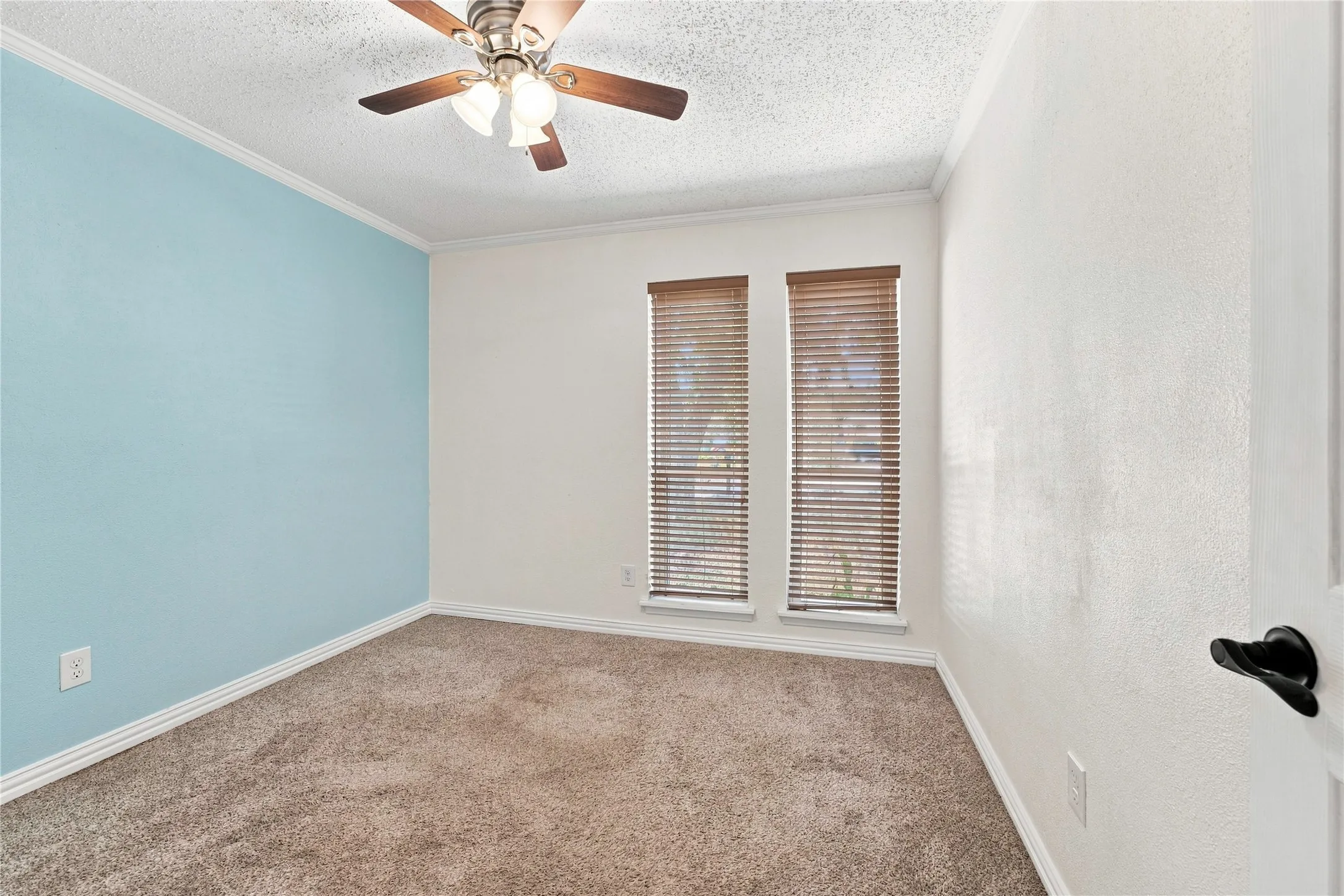 Single Family Residence For Sale in Tarrant County , 1912 Westover Drive, Arlington, Texas 76015, 4 Bedroom, 2 Bathroom, 2 Garage spaces, 1,201 Sqft, built in 1972, mls#21359622, Real Estate Agent in Arlington, Homes For Sale in Tarrant county, Homes For Sale in Arlington, Realtor in Arlington Texas, Real Estate Brokerage Independent Realty Texas, Luminita Cordes Realtor