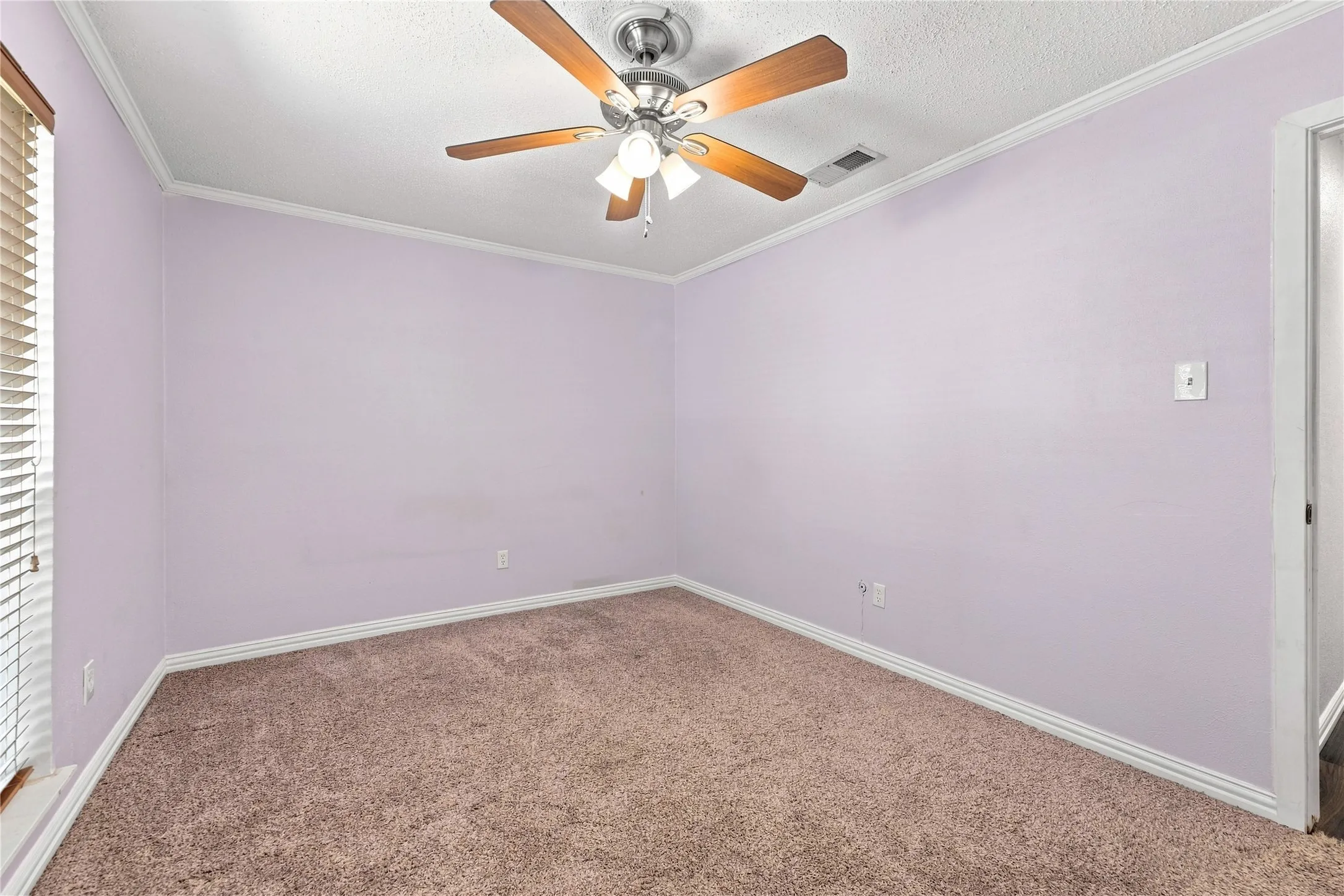 Single Family Residence For Sale in Tarrant County , 1912 Westover Drive, Arlington, Texas 76015, 4 Bedroom, 2 Bathroom, 2 Garage spaces, 1,201 Sqft, built in 1972, mls#21359622, Real Estate Agent in Arlington, Homes For Sale in Tarrant county, Homes For Sale in Arlington, Realtor in Arlington Texas, Real Estate Brokerage Independent Realty Texas, Luminita Cordes Realtor