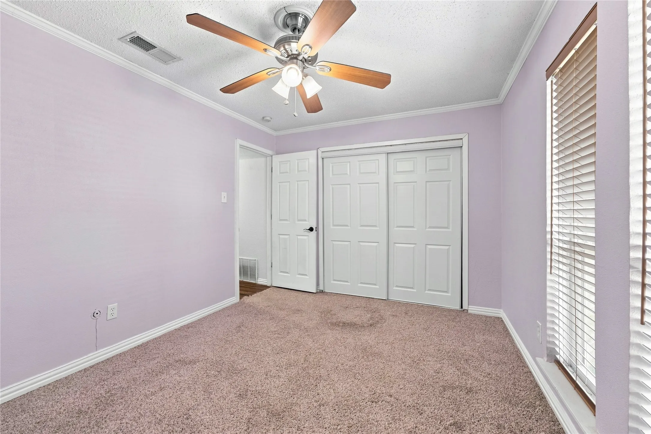 Single Family Residence For Sale in Tarrant County , 1912 Westover Drive, Arlington, Texas 76015, 4 Bedroom, 2 Bathroom, 2 Garage spaces, 1,201 Sqft, built in 1972, mls#21359622, Real Estate Agent in Arlington, Homes For Sale in Tarrant county, Homes For Sale in Arlington, Realtor in Arlington Texas, Real Estate Brokerage Independent Realty Texas, Luminita Cordes Realtor