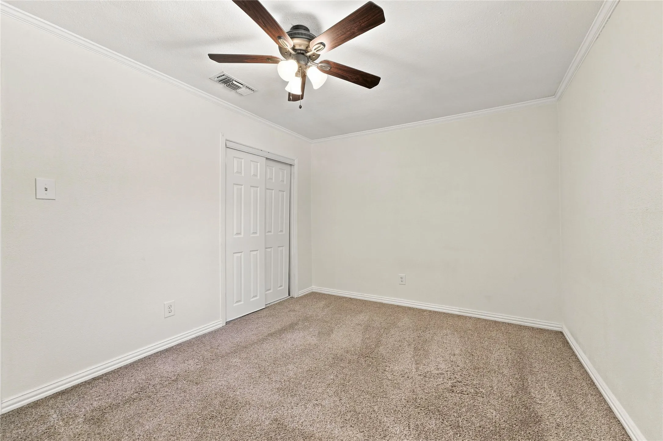 Single Family Residence For Sale in Tarrant County , 1912 Westover Drive, Arlington, Texas 76015, 4 Bedroom, 2 Bathroom, 2 Garage spaces, 1,201 Sqft, built in 1972, mls#21359622, Real Estate Agent in Arlington, Homes For Sale in Tarrant county, Homes For Sale in Arlington, Realtor in Arlington Texas, Real Estate Brokerage Independent Realty Texas, Luminita Cordes Realtor