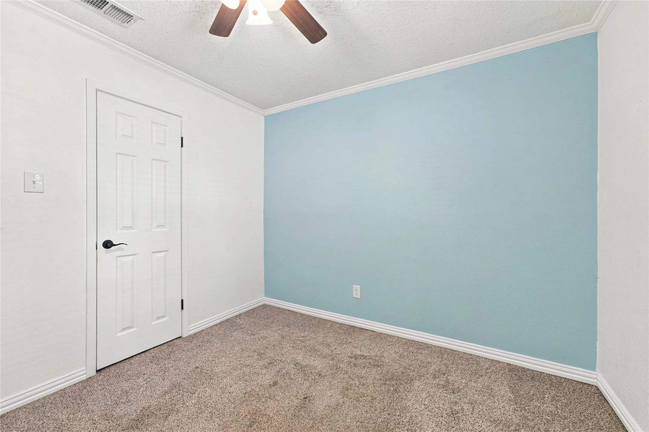 Single Family Residence For Sale in Tarrant County , 1912 Westover Drive, Arlington, Texas 76015, 4 Bedroom, 2 Bathroom, 2 Garage spaces, 1,201 Sqft, built in 1972, mls#21359622, Real Estate Agent in Arlington, Homes For Sale in Tarrant county, Homes For Sale in Arlington, Realtor in Arlington Texas, Real Estate Brokerage Independent Realty Texas, Luminita Cordes Realtor