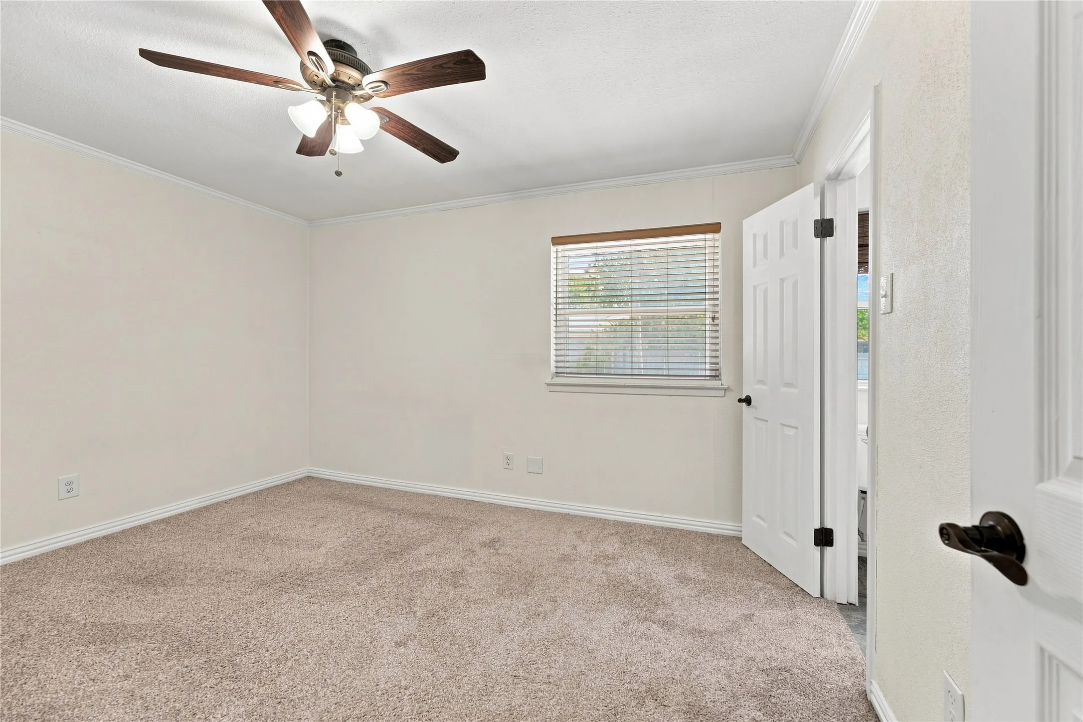 Single Family Residence For Sale in Tarrant County , 1912 Westover Drive, Arlington, Texas 76015, 4 Bedroom, 2 Bathroom, 2 Garage spaces, 1,201 Sqft, built in 1972, mls#21359622, Real Estate Agent in Arlington, Homes For Sale in Tarrant county, Homes For Sale in Arlington, Realtor in Arlington Texas, Real Estate Brokerage Independent Realty Texas, Luminita Cordes Realtor