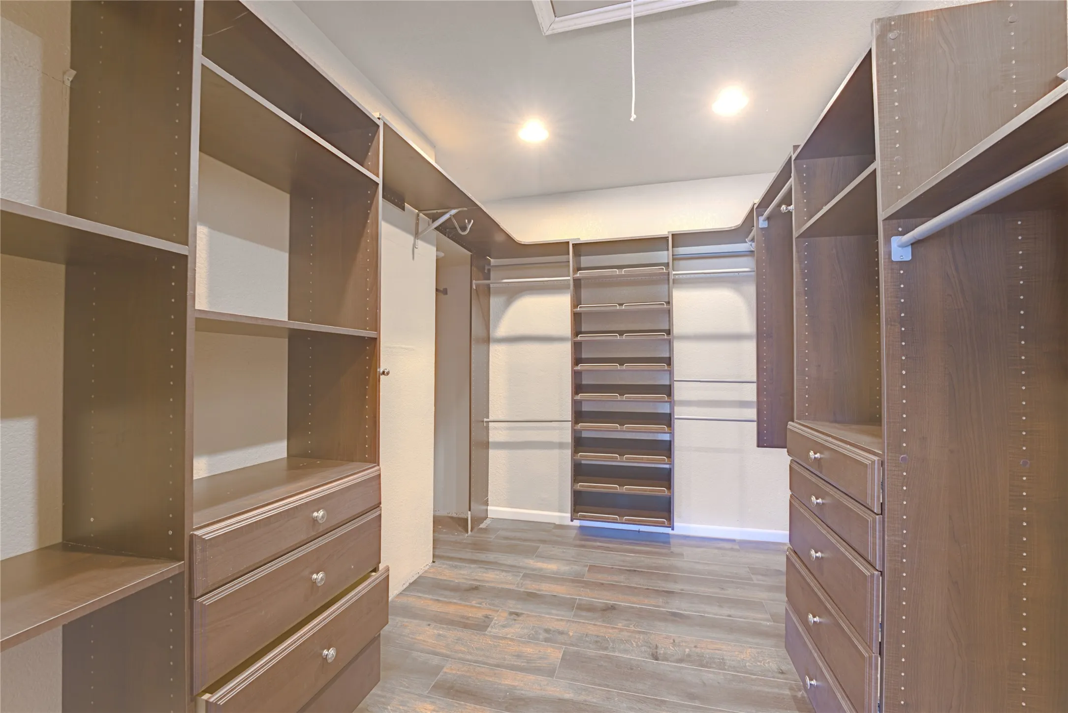 Single Family Residence For Sale in Kaufman County , 15870 County Road 339, Terrell, Texas 75161, 4 Bedroom, 2 Bathroom, Garage spaces, 1,456 Sqft, built in 2002, mls#21355247, Real Estate Agent in Terrell, Homes For Sale in Kaufman county, Homes For Sale in Terrell, Realtor in Terrell Texas, Real Estate Brokerage Independent Realty Texas, Luminita Cordes Realtor