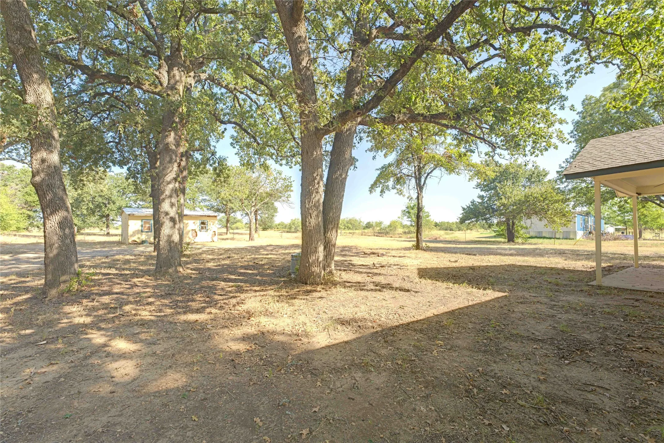 Single Family Residence For Sale in Kaufman County , 15870 County Road 339, Terrell, Texas 75161, 4 Bedroom, 2 Bathroom, Garage spaces, 1,456 Sqft, built in 2002, mls#21355247, Real Estate Agent in Terrell, Homes For Sale in Kaufman county, Homes For Sale in Terrell, Realtor in Terrell Texas, Real Estate Brokerage Independent Realty Texas, Luminita Cordes Realtor