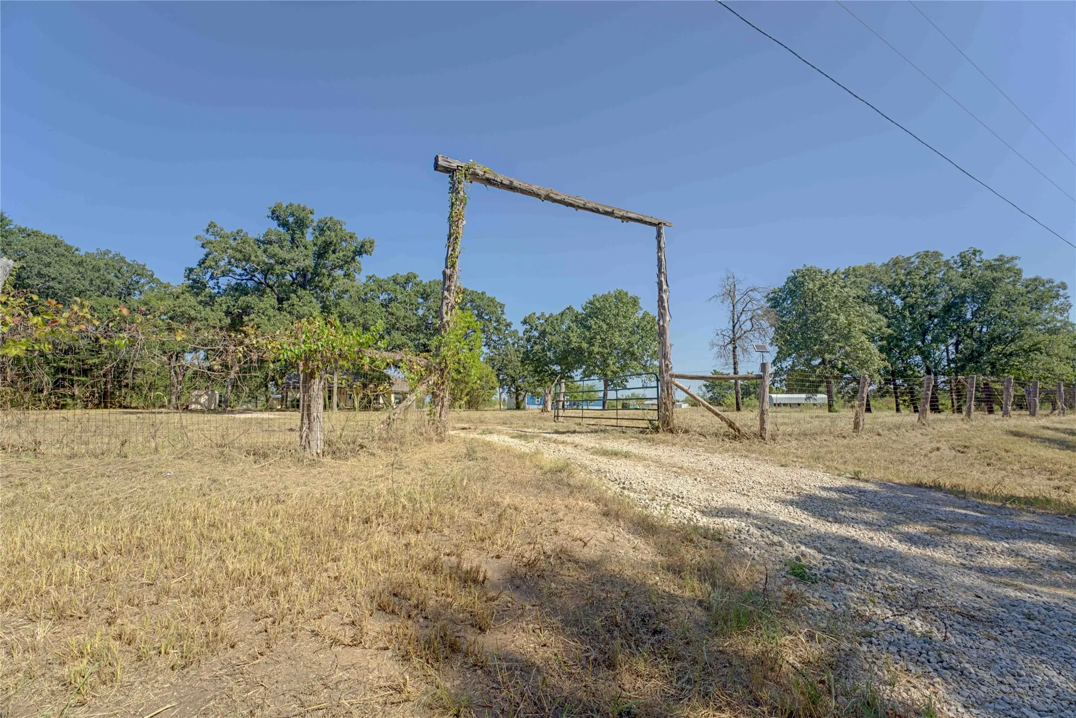 Single Family Residence For Sale in Kaufman County , 15870 County Road 339, Terrell, Texas 75161, 4 Bedroom, 2 Bathroom, Garage spaces, 1,456 Sqft, built in 2002, mls#21355247, Real Estate Agent in Terrell, Homes For Sale in Kaufman county, Homes For Sale in Terrell, Realtor in Terrell Texas, Real Estate Brokerage Independent Realty Texas, Luminita Cordes Realtor
