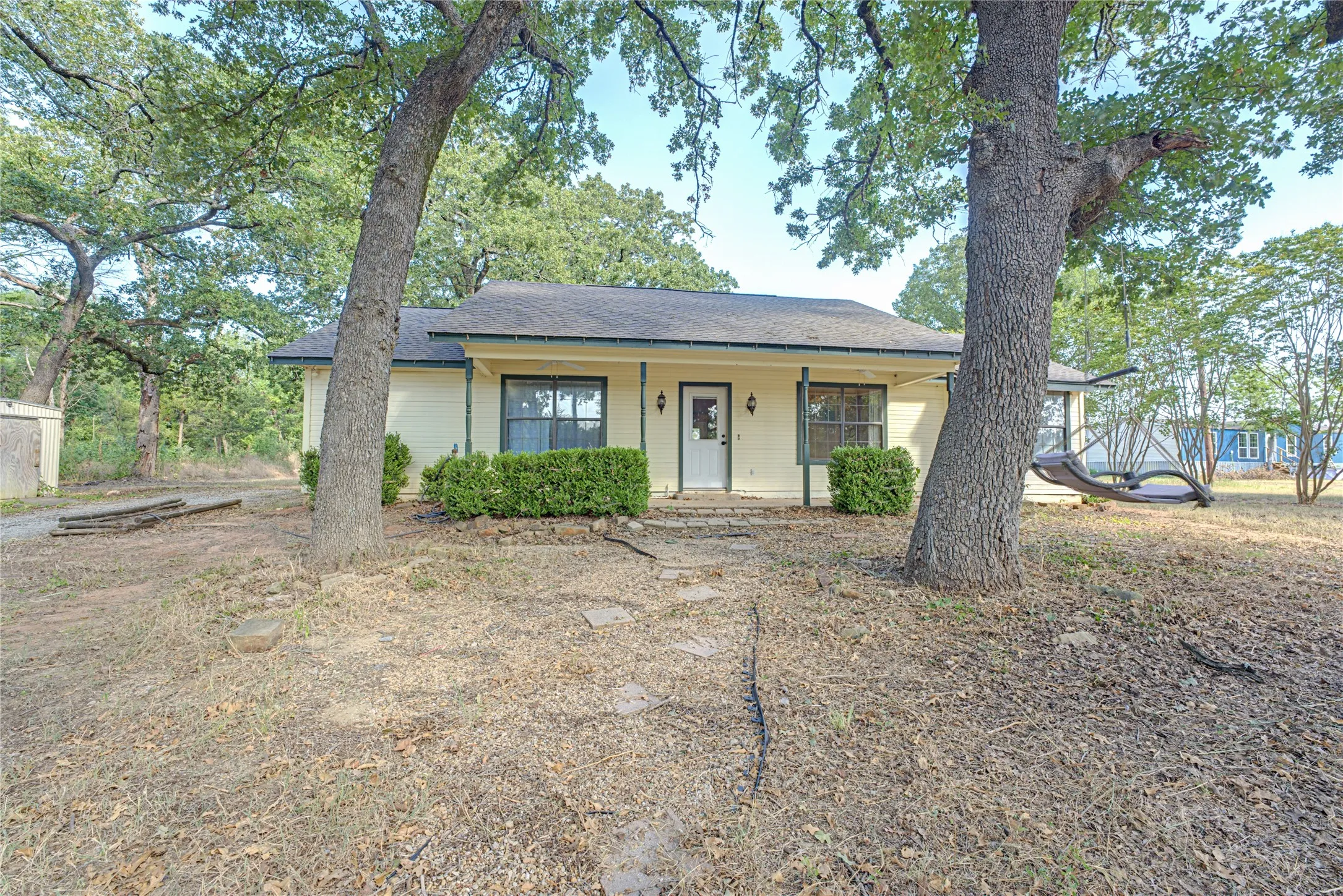 Single Family Residence For Sale in Kaufman County , 15870 County Road 339, Terrell, Texas 75161, 4 Bedroom, 2 Bathroom, Garage spaces, 1,456 Sqft, built in 2002, mls#21355247, Real Estate Agent in Terrell, Homes For Sale in Kaufman county, Homes For Sale in Terrell, Realtor in Terrell Texas, Real Estate Brokerage Independent Realty Texas, Luminita Cordes Realtor