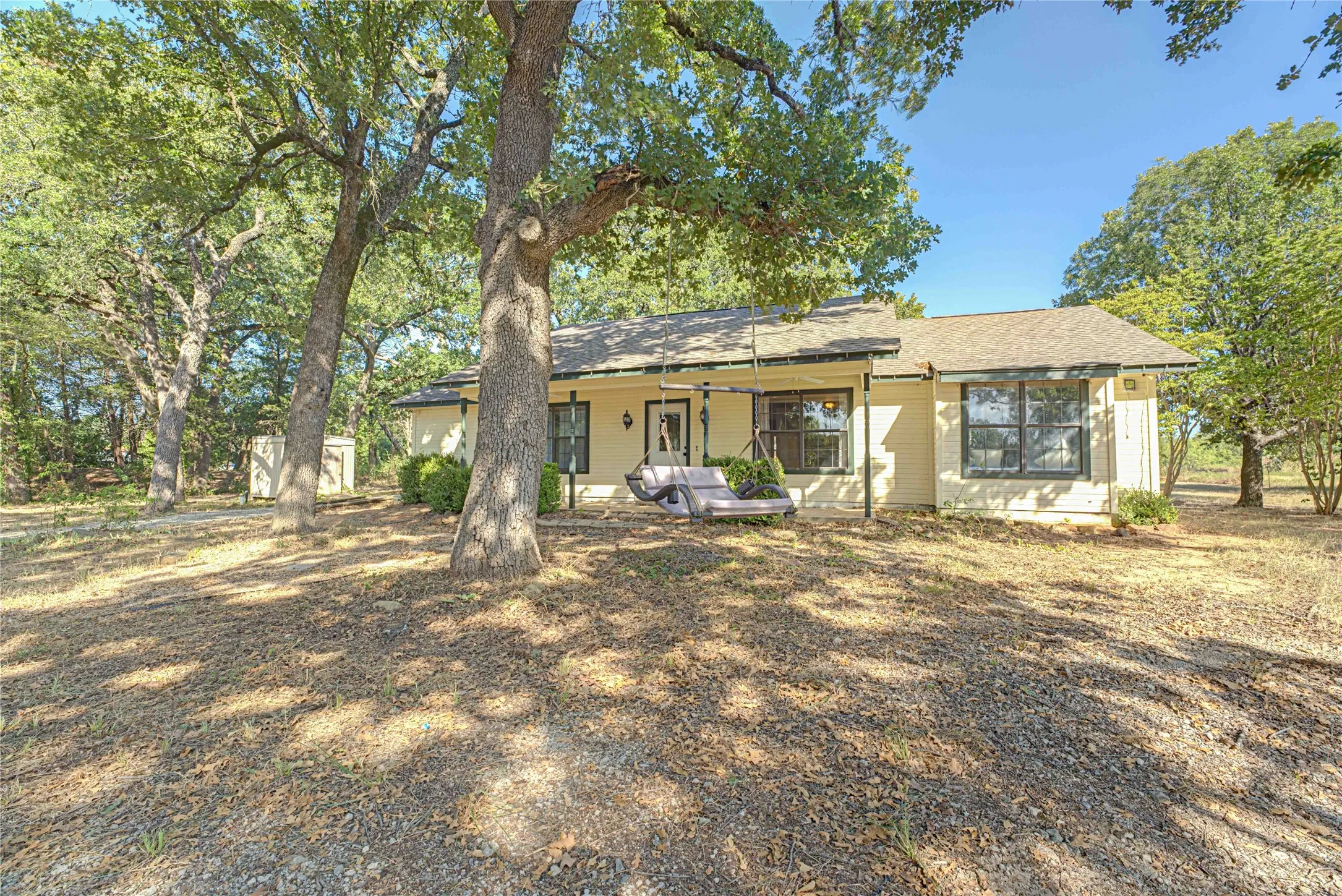 Single Family Residence For Sale in Kaufman County , 15870 County Road 339, Terrell, Texas 75161, 4 Bedroom, 2 Bathroom, Garage spaces, 1,456 Sqft, built in 2002, mls#21355247, Real Estate Agent in Terrell, Homes For Sale in Kaufman county, Homes For Sale in Terrell, Realtor in Terrell Texas, Real Estate Brokerage Independent Realty Texas, Luminita Cordes Realtor