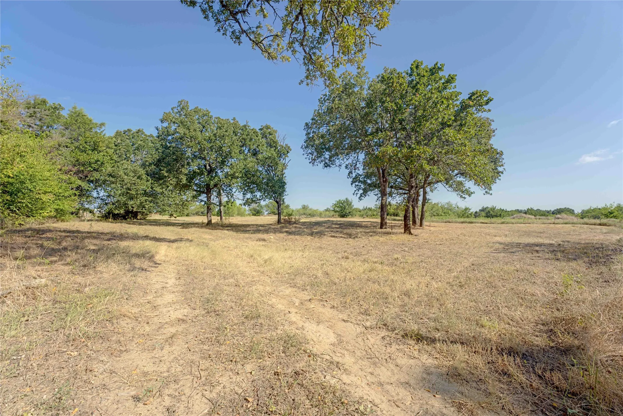 Single Family Residence For Sale in Kaufman County , 15870 County Road 339, Terrell, Texas 75161, 4 Bedroom, 2 Bathroom, Garage spaces, 1,456 Sqft, built in 2002, mls#21355247, Real Estate Agent in Terrell, Homes For Sale in Kaufman county, Homes For Sale in Terrell, Realtor in Terrell Texas, Real Estate Brokerage Independent Realty Texas, Luminita Cordes Realtor