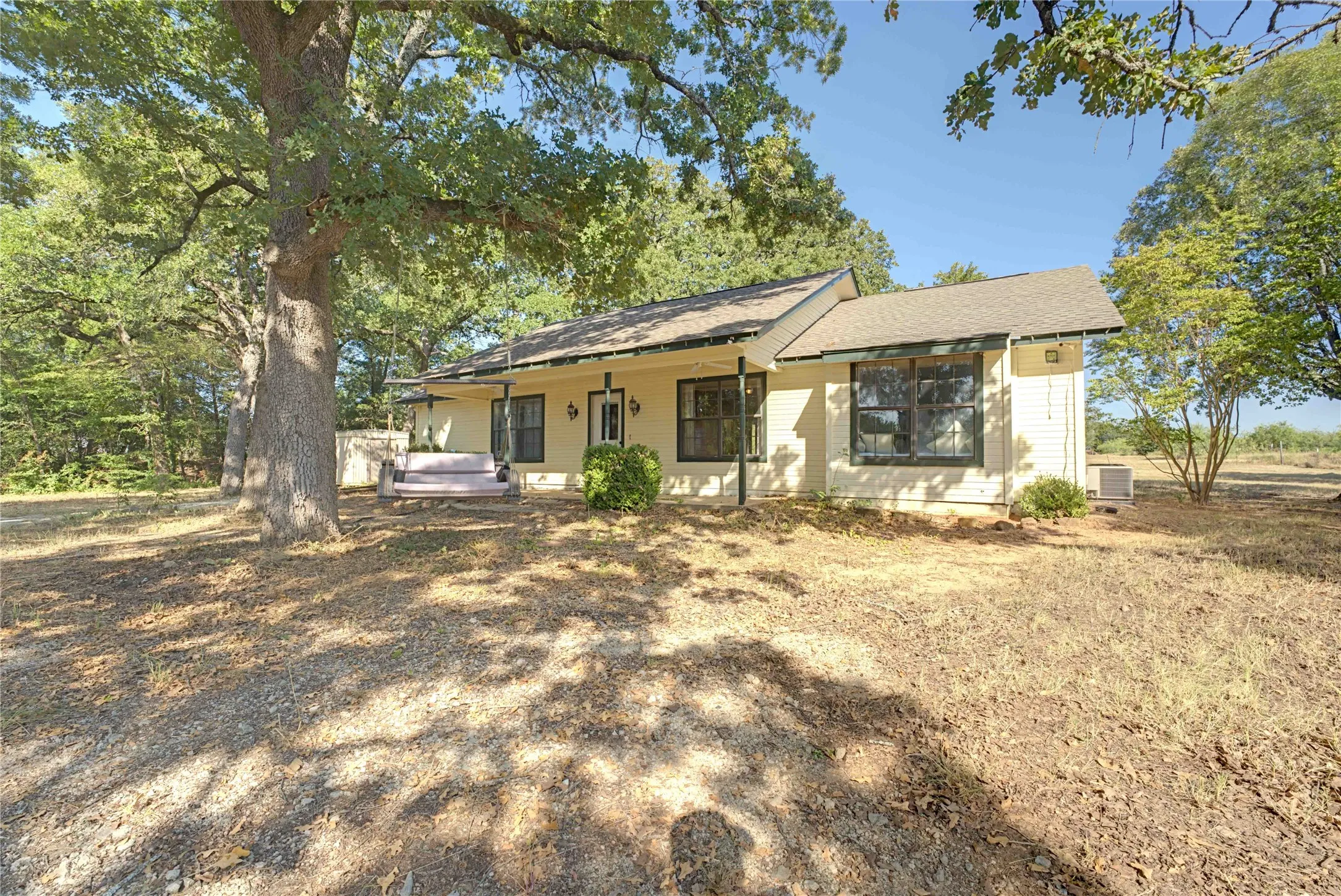 Single Family Residence For Sale in Kaufman County , 15870 County Road 339, Terrell, Texas 75161, 4 Bedroom, 2 Bathroom, Garage spaces, 1,456 Sqft, built in 2002, mls#21355247, Real Estate Agent in Terrell, Homes For Sale in Kaufman county, Homes For Sale in Terrell, Realtor in Terrell Texas, Real Estate Brokerage Independent Realty Texas, Luminita Cordes Realtor