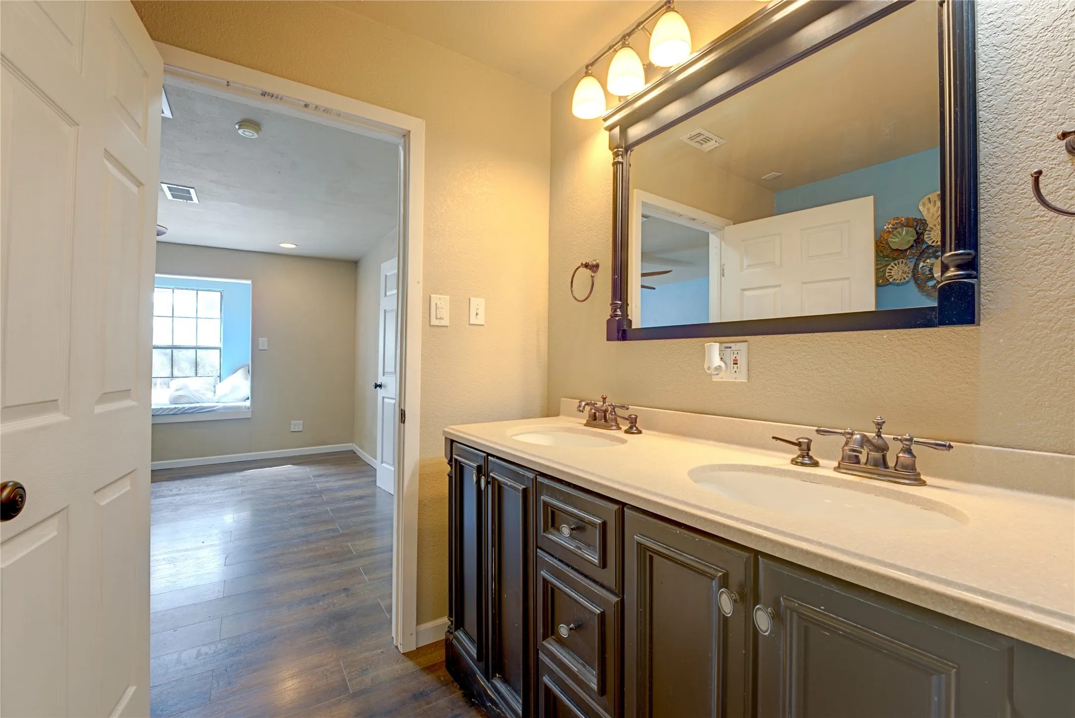 Single Family Residence For Sale in Kaufman County , 15870 County Road 339, Terrell, Texas 75161, 4 Bedroom, 2 Bathroom, Garage spaces, 1,456 Sqft, built in 2002, mls#21355247, Real Estate Agent in Terrell, Homes For Sale in Kaufman county, Homes For Sale in Terrell, Realtor in Terrell Texas, Real Estate Brokerage Independent Realty Texas, Luminita Cordes Realtor