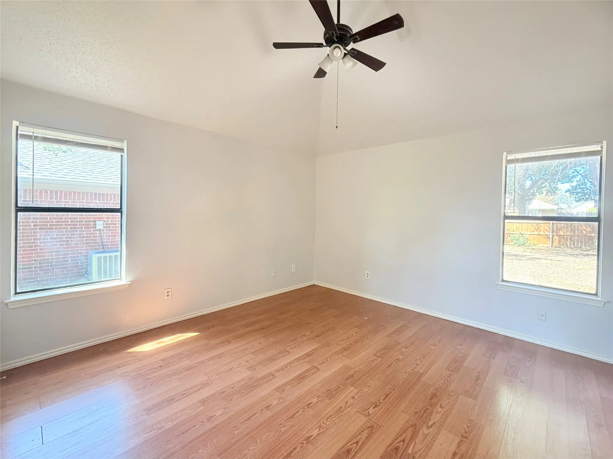 Single Family Residence For Rent in Collin County , 1401 Marigold Drive, Allen, Texas 75002, 3 Bedroom, 2 Bathroom, 2 Garage spaces, 1,168 Sqft, built in 1984, mls#21360684, Real Estate Agent in Allen, Homes For Rent in Collin county, Homes For Rent in Allen, Realtor in Allen Texas, Real Estate Brokerage Independent Realty Texas, Luminita Cordes Realtor