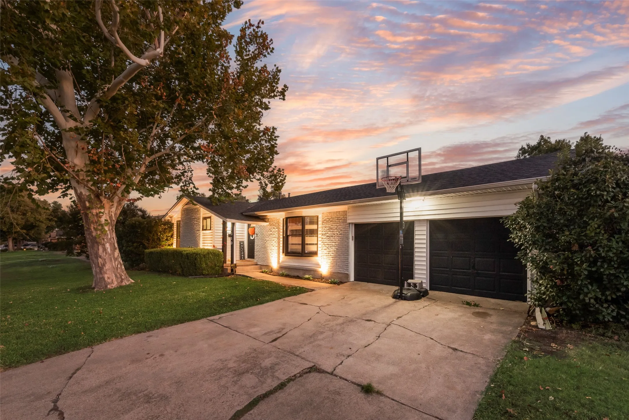 Single Family Residence For Sale in Dallas County , 1310 Bardfield Avenue, Garland, Texas 75041, 3 Bedroom, 2 Bathroom, 2 Garage spaces, 1,510 Sqft, built in 1960, mls#21360682, Real Estate Agent in Garland, Homes For Sale in Dallas county, Homes For Sale in Garland, Realtor in Garland Texas, Real Estate Brokerage Independent Realty Texas, Luminita Cordes Realtor