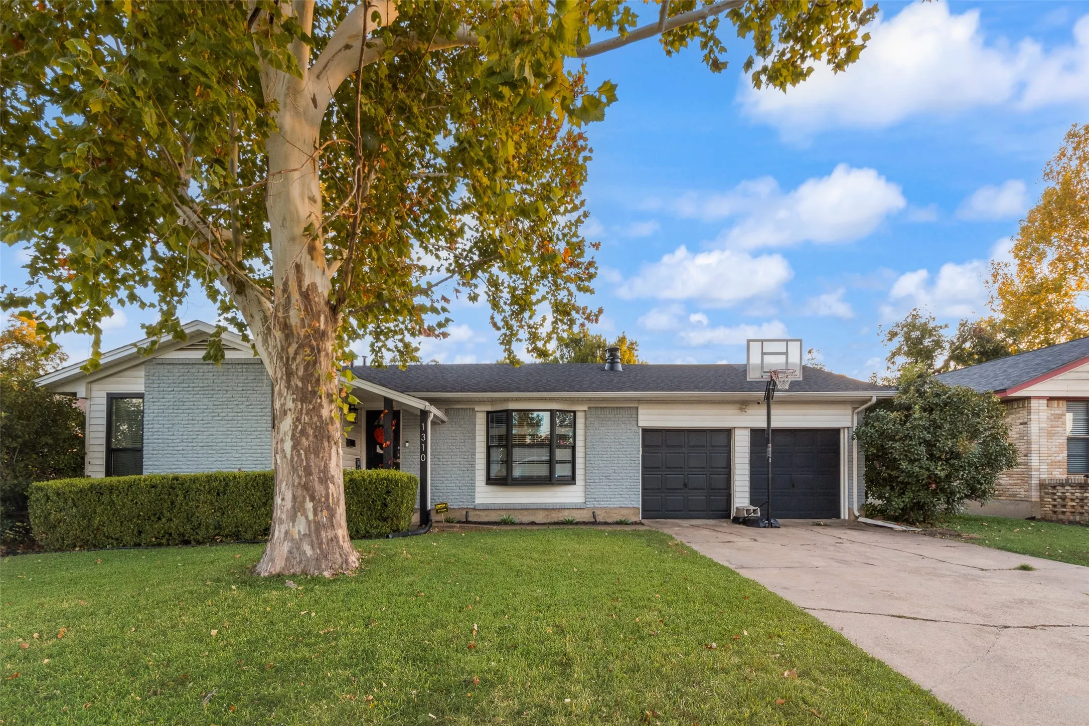 Single Family Residence For Sale in Dallas County , 1310 Bardfield Avenue, Garland, Texas 75041, 3 Bedroom, 2 Bathroom, 2 Garage spaces, 1,510 Sqft, built in 1960, mls#21360682, Real Estate Agent in Garland, Homes For Sale in Dallas county, Homes For Sale in Garland, Realtor in Garland Texas, Real Estate Brokerage Independent Realty Texas, Luminita Cordes Realtor