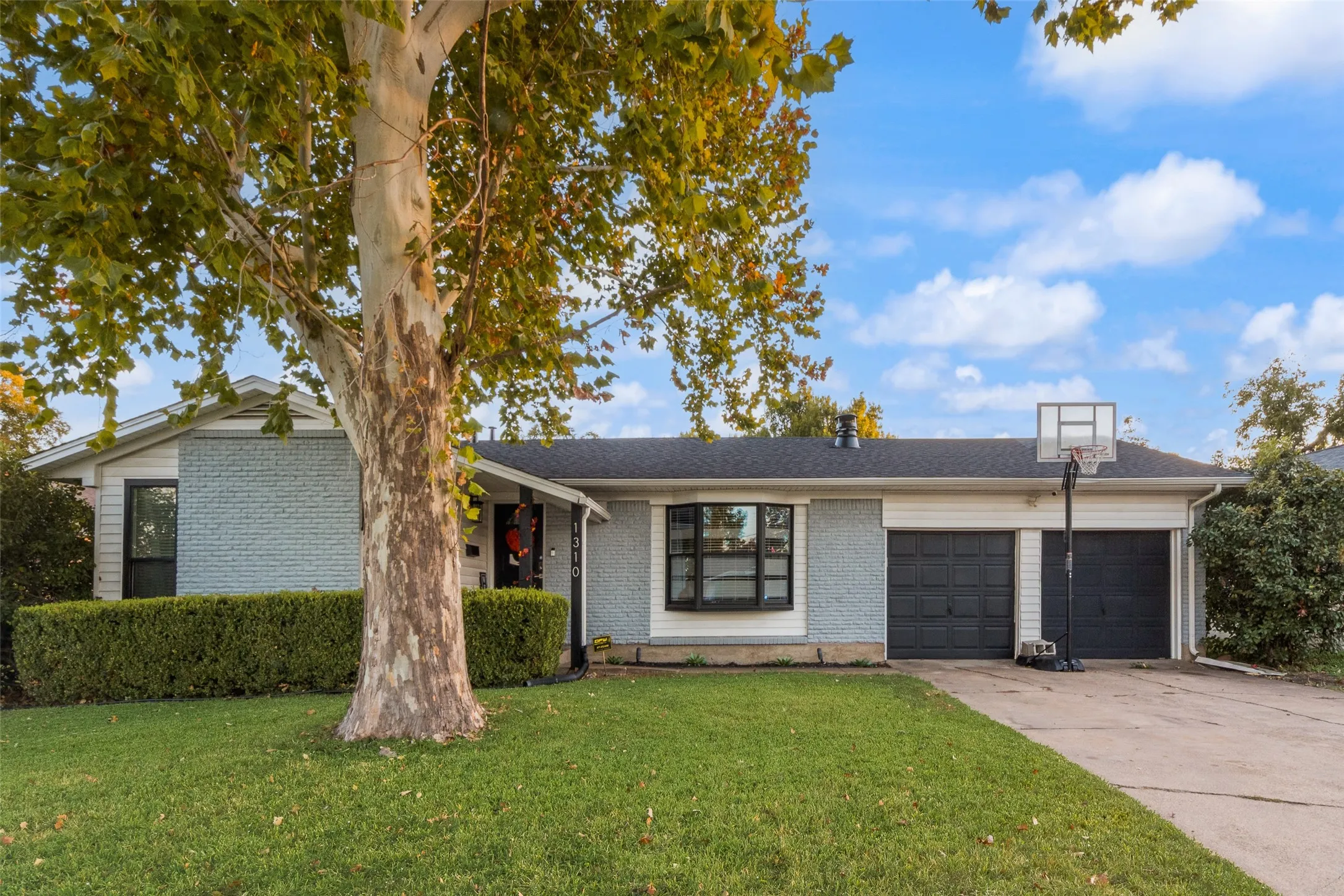 Single Family Residence For Sale in Dallas County , 1310 Bardfield Avenue, Garland, Texas 75041, 3 Bedroom, 2 Bathroom, 2 Garage spaces, 1,510 Sqft, built in 1960, mls#21360682, Real Estate Agent in Garland, Homes For Sale in Dallas county, Homes For Sale in Garland, Realtor in Garland Texas, Real Estate Brokerage Independent Realty Texas, Luminita Cordes Realtor