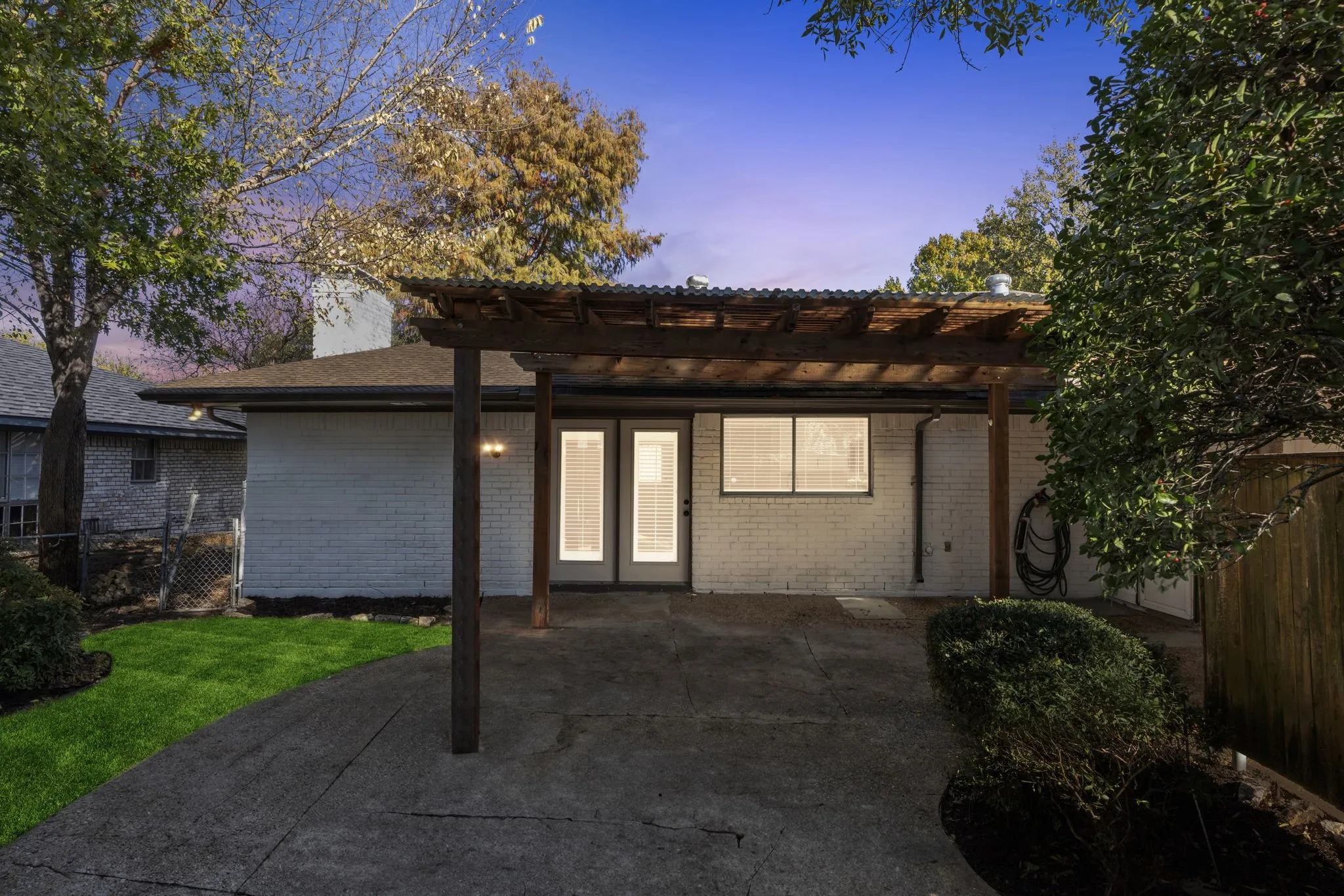 Single Family Residence For Sale in Dallas County , 5909 Mark Lane, Rowlett, Texas 75089, 3 Bedroom, 2 Bathroom, 2 Garage spaces, 1,889 Sqft, built in 1975, mls#21360592, Real Estate Agent in Rowlett, Homes For Sale in Dallas county, Homes For Sale in Rowlett, Realtor in Rowlett Texas, Real Estate Brokerage Independent Realty Texas, Luminita Cordes Realtor