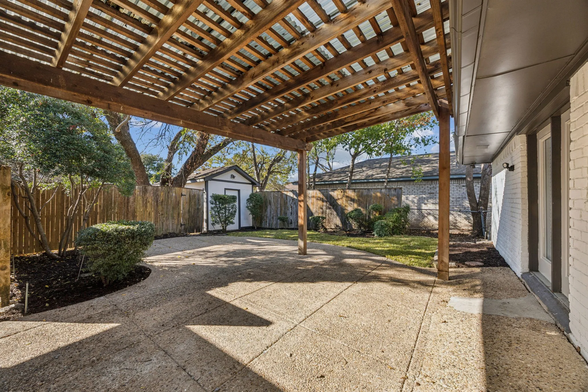 Single Family Residence For Sale in Dallas County , 5909 Mark Lane, Rowlett, Texas 75089, 3 Bedroom, 2 Bathroom, 2 Garage spaces, 1,889 Sqft, built in 1975, mls#21360592, Real Estate Agent in Rowlett, Homes For Sale in Dallas county, Homes For Sale in Rowlett, Realtor in Rowlett Texas, Real Estate Brokerage Independent Realty Texas, Luminita Cordes Realtor