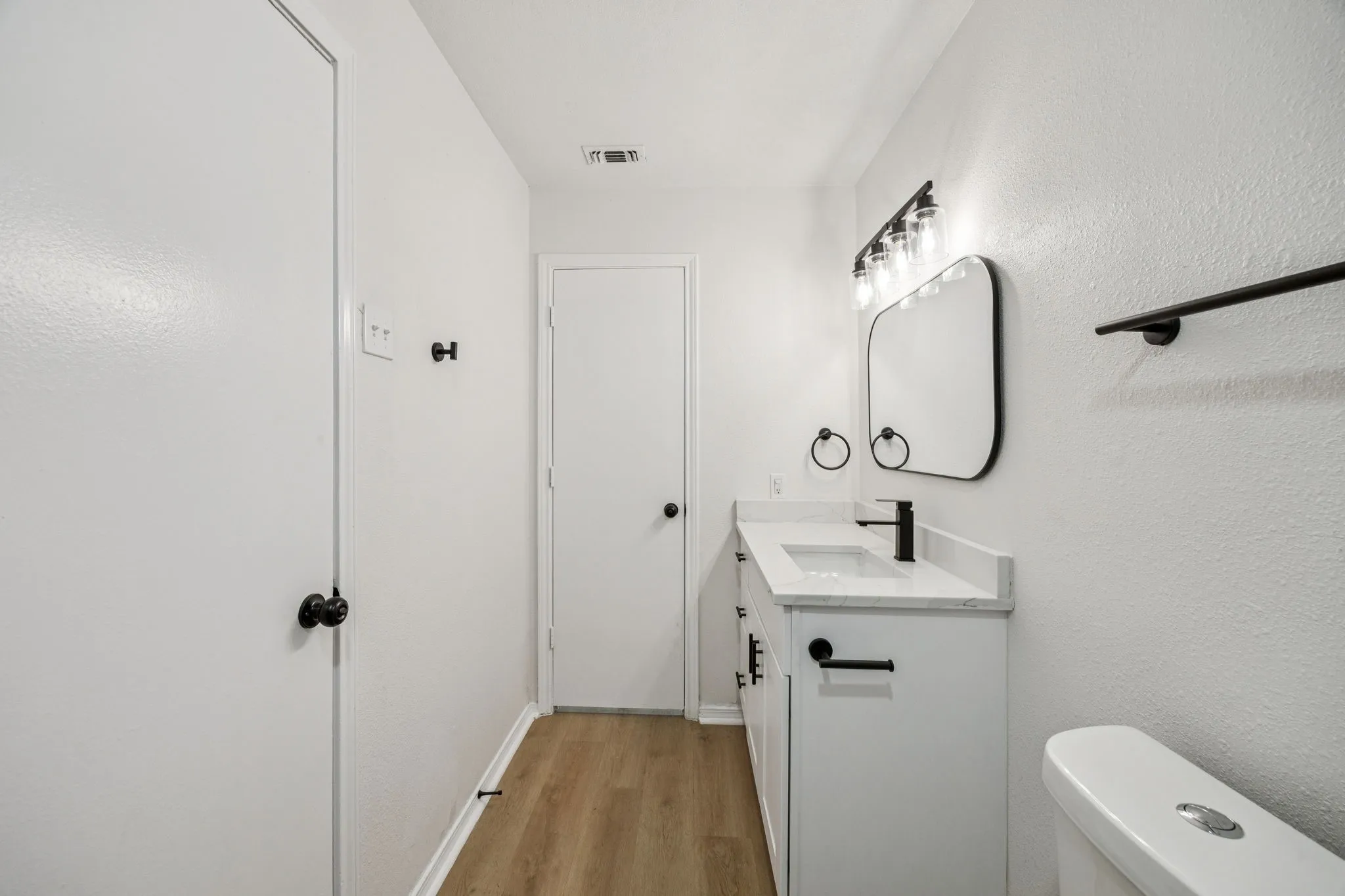 Single Family Residence For Sale in Dallas County , 5909 Mark Lane, Rowlett, Texas 75089, 3 Bedroom, 2 Bathroom, 2 Garage spaces, 1,889 Sqft, built in 1975, mls#21360592, Real Estate Agent in Rowlett, Homes For Sale in Dallas county, Homes For Sale in Rowlett, Realtor in Rowlett Texas, Real Estate Brokerage Independent Realty Texas, Luminita Cordes Realtor