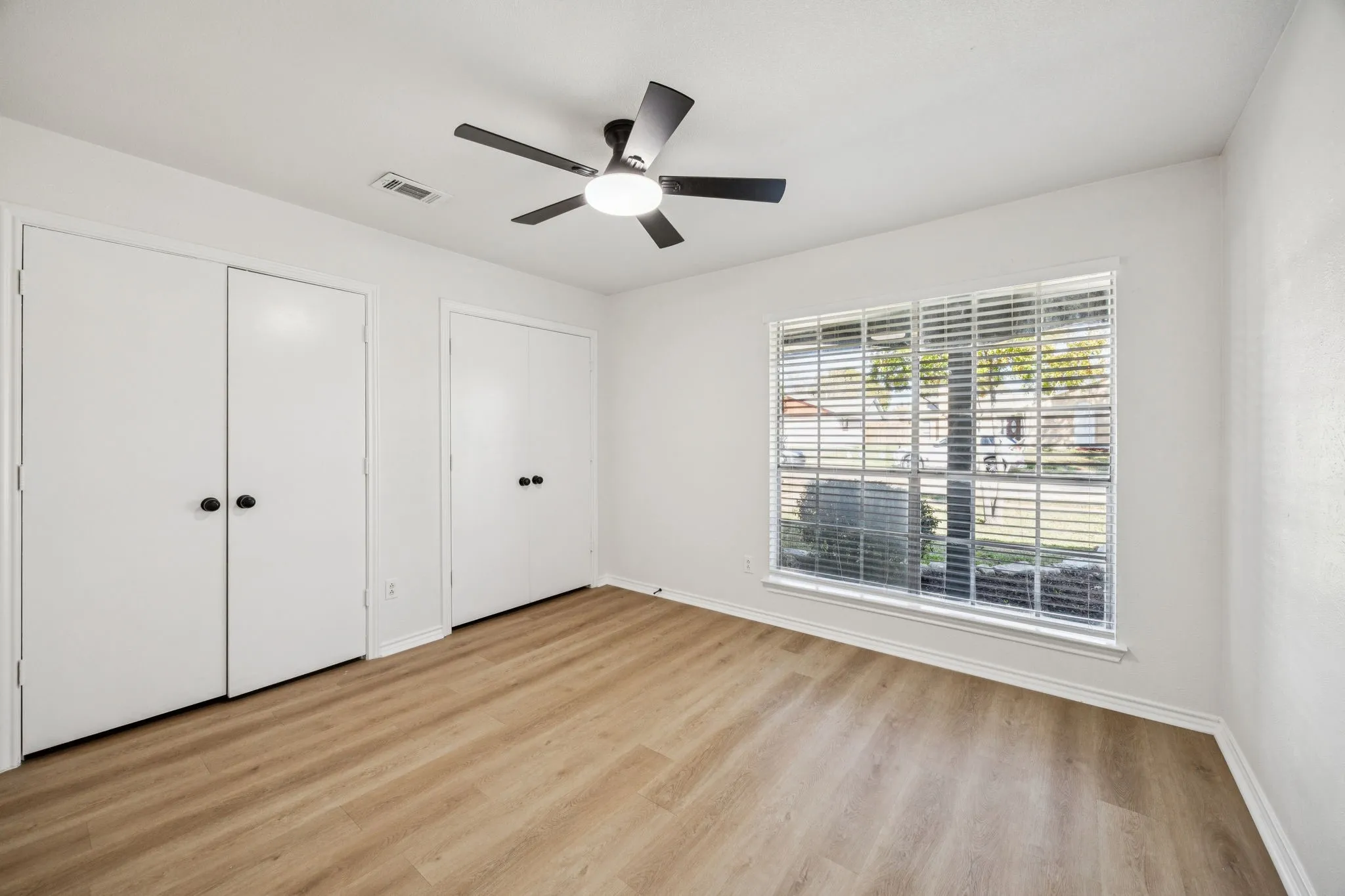 Single Family Residence For Sale in Dallas County , 5909 Mark Lane, Rowlett, Texas 75089, 3 Bedroom, 2 Bathroom, 2 Garage spaces, 1,889 Sqft, built in 1975, mls#21360592, Real Estate Agent in Rowlett, Homes For Sale in Dallas county, Homes For Sale in Rowlett, Realtor in Rowlett Texas, Real Estate Brokerage Independent Realty Texas, Luminita Cordes Realtor