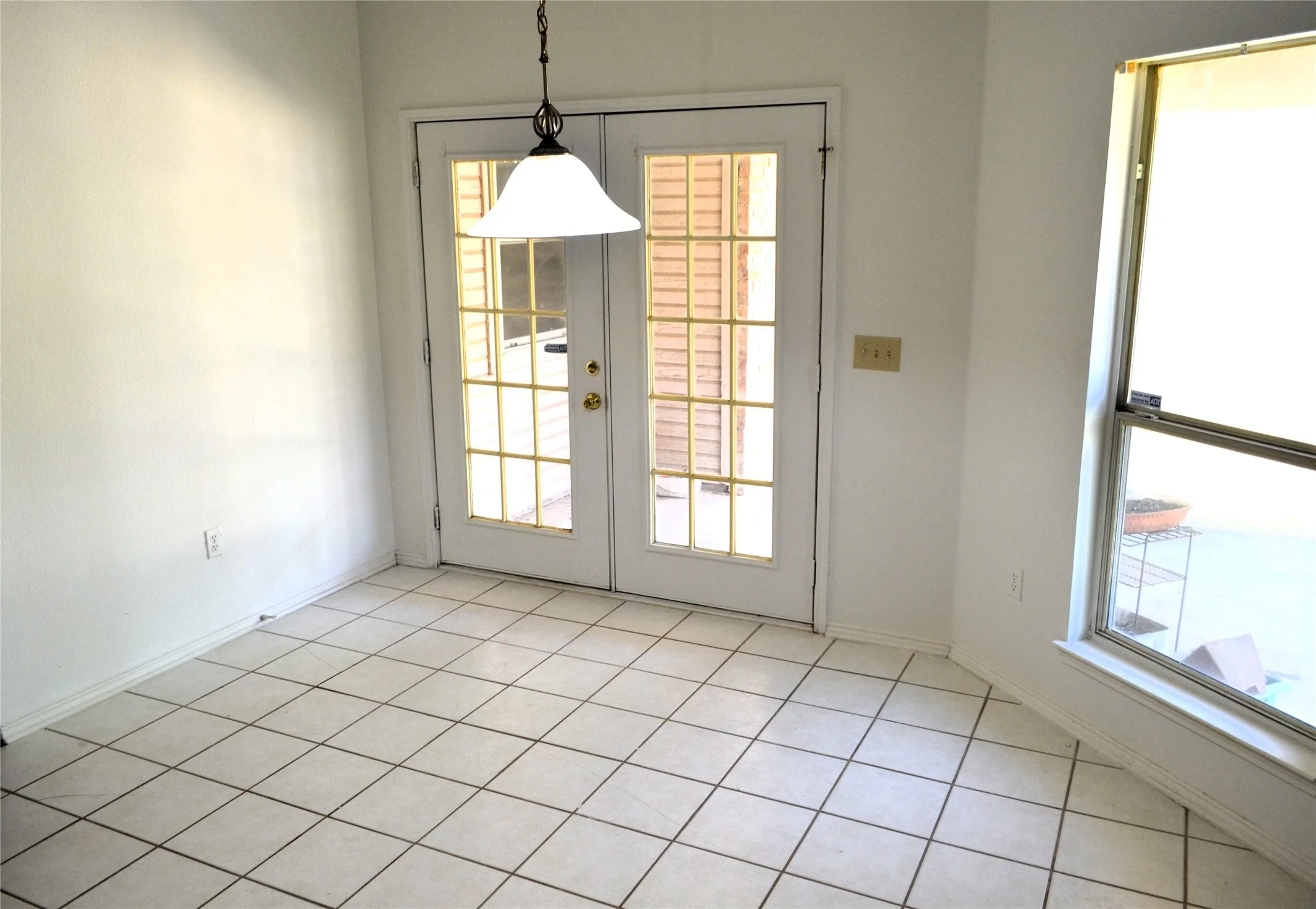 Single Family Residence For Sale in Tarrant County , 3112 Eastcrest Court, Fort Worth, Texas 76105, 3 Bedroom, 2 Bathroom, 2 Garage spaces, 1,591 Sqft, built in 2002, mls#21360489, Real Estate Agent in Fort Worth, Homes For Sale in Tarrant county, Homes For Sale in Fort Worth, Realtor in Fort Worth Texas, Real Estate Brokerage Independent Realty Texas, Luminita Cordes Realtor