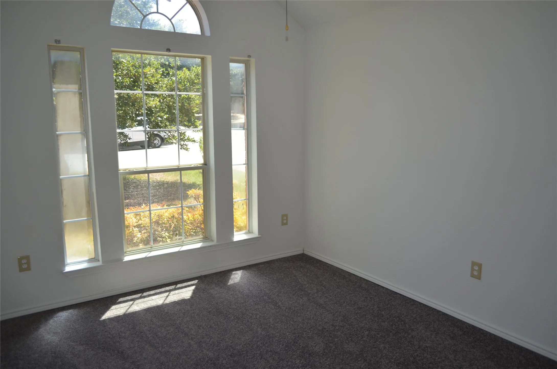 Single Family Residence For Sale in Tarrant County , 3112 Eastcrest Court, Fort Worth, Texas 76105, 3 Bedroom, 2 Bathroom, 2 Garage spaces, 1,591 Sqft, built in 2002, mls#21360489, Real Estate Agent in Fort Worth, Homes For Sale in Tarrant county, Homes For Sale in Fort Worth, Realtor in Fort Worth Texas, Real Estate Brokerage Independent Realty Texas, Luminita Cordes Realtor