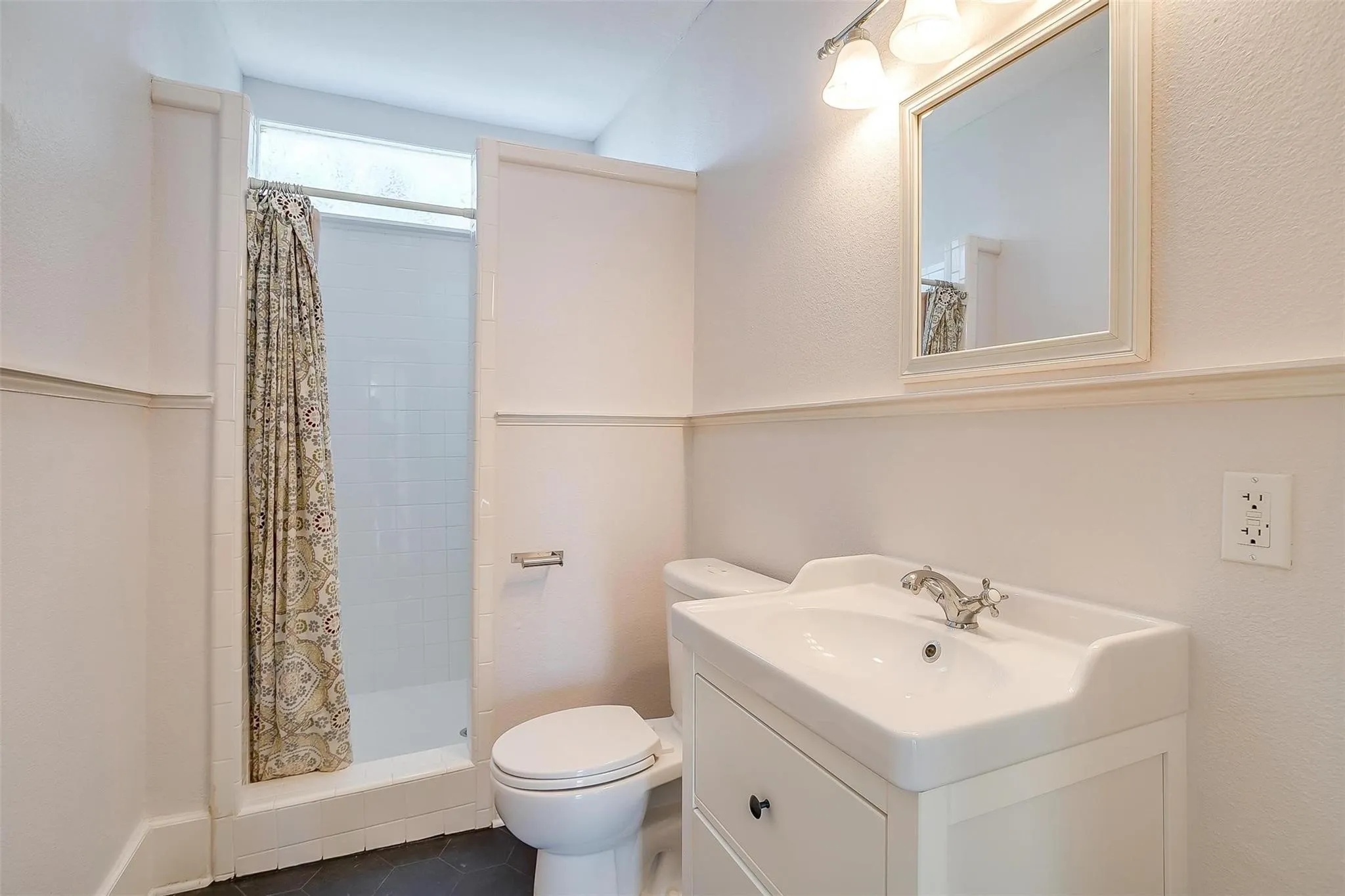 Single Family Residence For Rent in Tarrant County , 1523 Alston Avenue, Fort Worth, Texas 76104, 3 Bedroom, 3 Bathroom, Garage spaces, 2,000 Sqft, built in 1925, mls#21360683, Real Estate Agent in Fort Worth, Homes For Rent in Tarrant county, Homes For Rent in Fort Worth, Realtor in Fort Worth Texas, Real Estate Brokerage Independent Realty Texas, Luminita Cordes Realtor