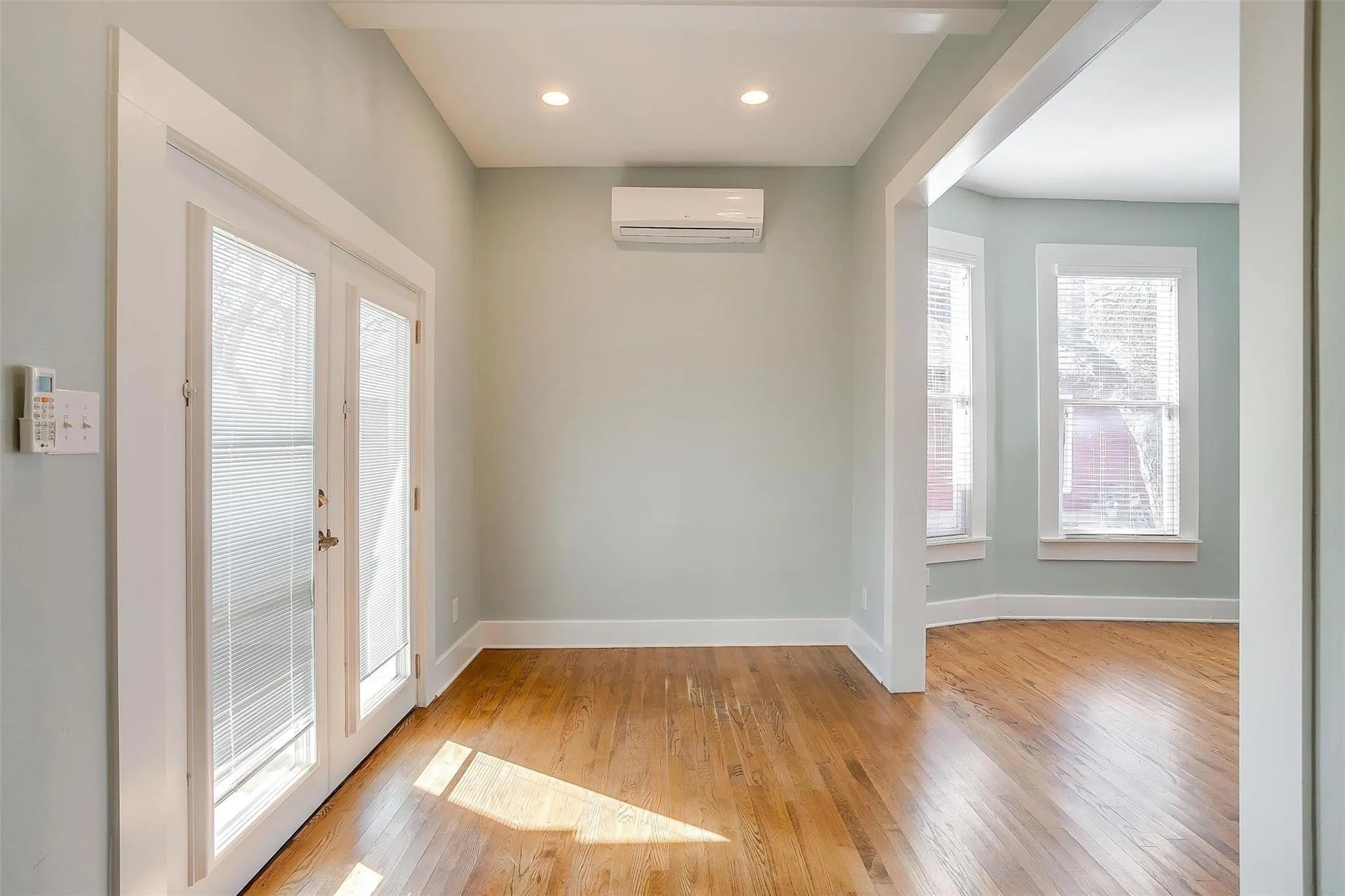 Single Family Residence For Rent in Tarrant County , 1523 Alston Avenue, Fort Worth, Texas 76104, 3 Bedroom, 3 Bathroom, Garage spaces, 2,000 Sqft, built in 1925, mls#21360683, Real Estate Agent in Fort Worth, Homes For Rent in Tarrant county, Homes For Rent in Fort Worth, Realtor in Fort Worth Texas, Real Estate Brokerage Independent Realty Texas, Luminita Cordes Realtor